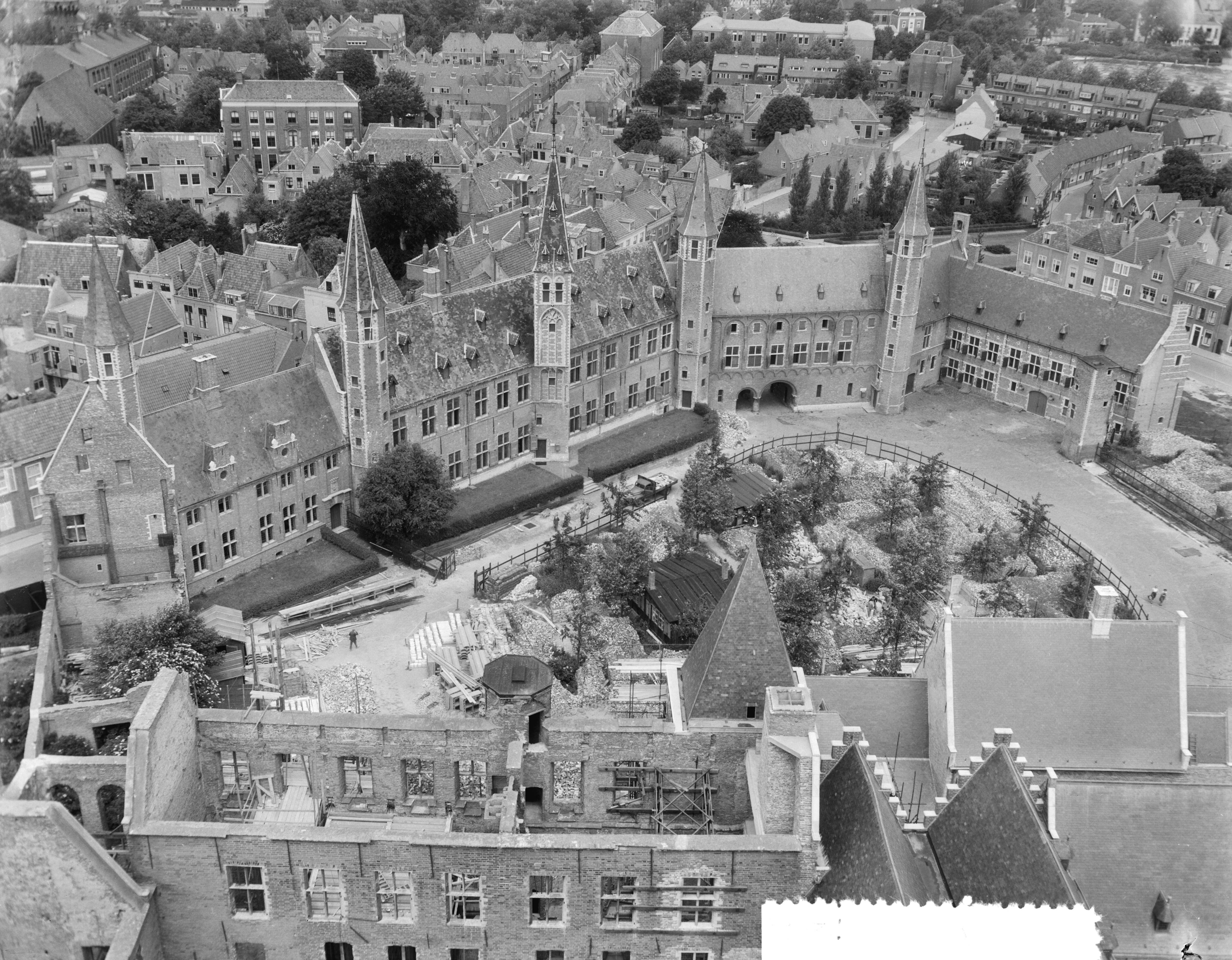 Fotocollectie Anefo — Miniatuurstad in Middelburg met Zeeuwse dracht — Foto: Duinen, G.W. van / Anefo. Licentie: Set B: Rechtenvrij / Publiek Domein. Bron: Nationaal Archief. http://hdl.handle.net/10648/a923d4c4-d0b4-102d-bcf8-003048976d84