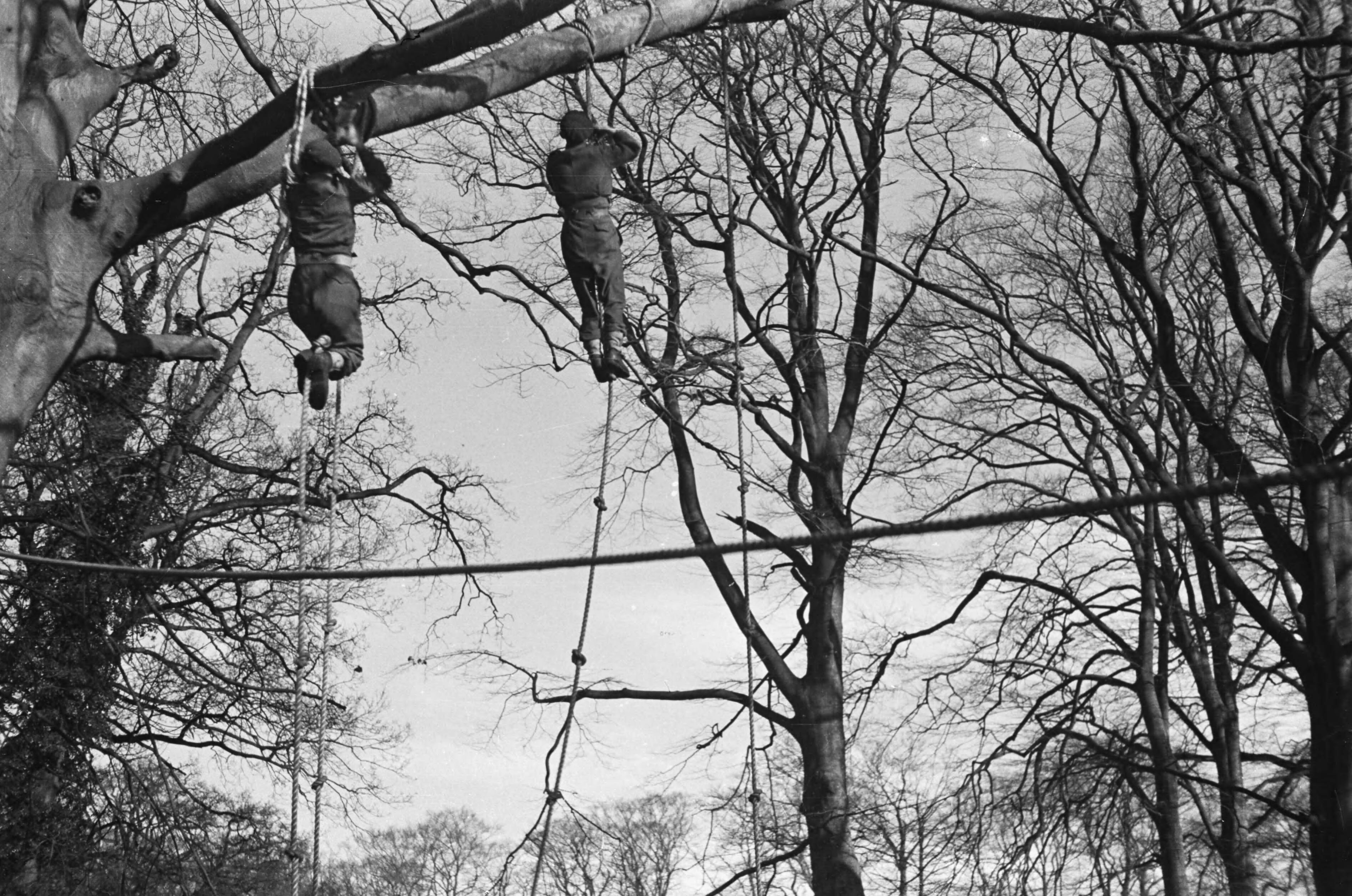 Fotocollectie Anefo — Militair opleidingskamp te Bloemendaal(bezoek Generaal Kruls ) — Foto: Dudok van Heel, Jack / Anefo. Licentie: Set B: Rechtenvrij / Publiek Domein. Bron: Nationaal Archief. http://hdl.handle.net/10648/a898aa7a-d0b4-102d-bcf8-003048976d84