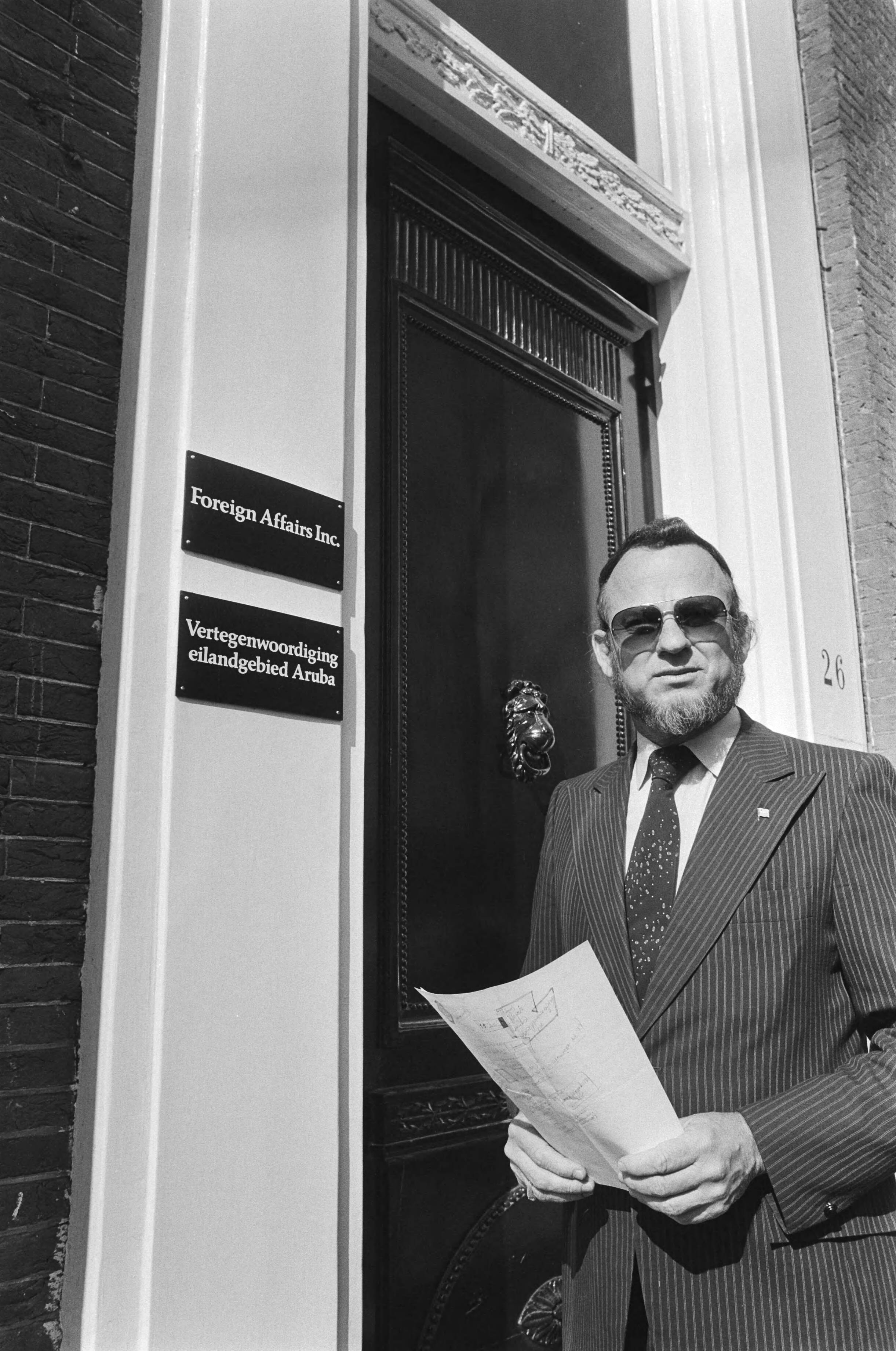 Fotocollectie Anefo — Opening "Aruba Huis" in Den Haag . Politieke leider Betico Croes voor het "Aruba Huis" — Foto: Bogaerts, Rob / Anefo. Licentie: Set B: Rechtenvrij / Publiek Domein. Bron: Nationaal Archief. http://hdl.handle.net/10648/ad13b342-d0b4-102d-bcf8-003048976d84