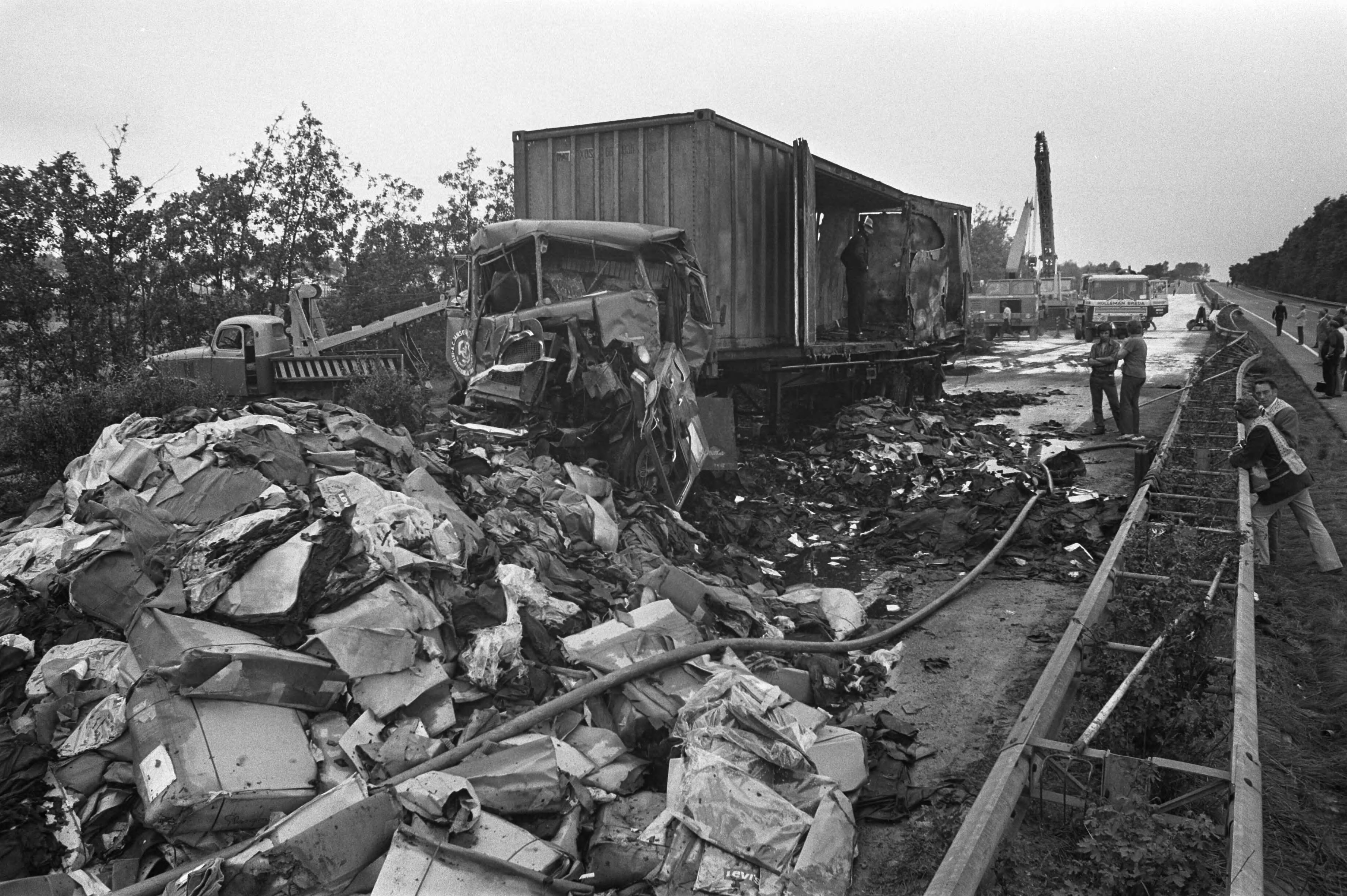 Fotocollectie Anefo — Verkeersramp (13 doden) op weg Rotterdam naar Breda bij Prinsenbeek — Foto: Mieremet, Rob / Anefo. Licentie: Set B: Rechtenvrij / Publiek Domein. Bron: Nationaal Archief. http://hdl.handle.net/10648/abf38c12-d0b4-102d-bcf8-003048976d84