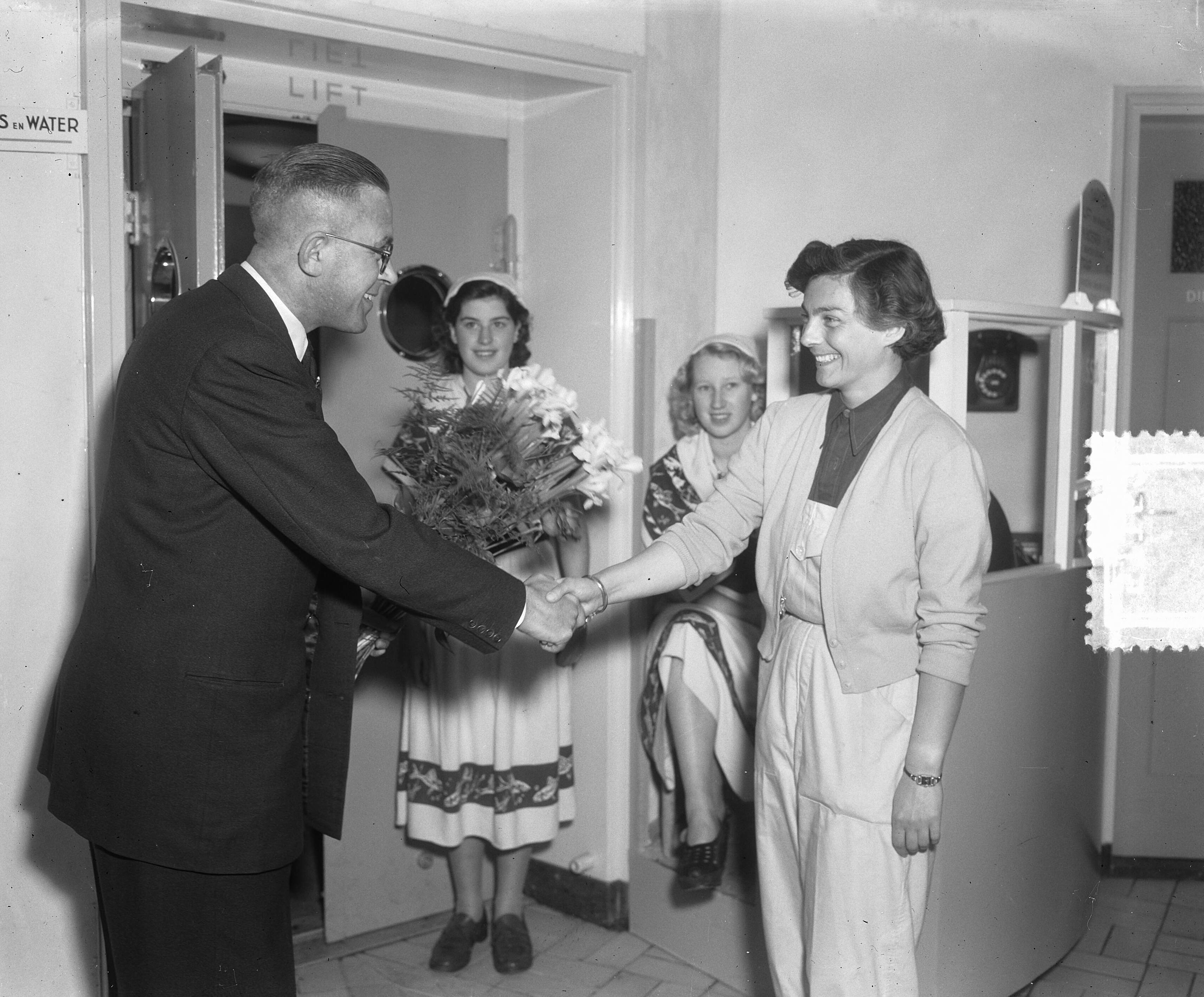 Fotocollectie Anefo — 25.000ste bezoeker op watertoren in Zandvoort — Foto: Pot, Harry / Anefo. Licentie: Set B: Rechtenvrij / Publiek Domein. Bron: Nationaal Archief. http://hdl.handle.net/10648/a8f9ea56-d0b4-102d-bcf8-003048976d84
