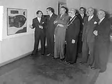 Fotocollectie Anefo — Opening kunsttentoonstelling te Den Haag — Foto: Rossem, Wim van / Anefo. Licentie: Set B: Rechtenvrij / Publiek Domein. Bron: Nationaal Archief. http://hdl.handle.net/10648/a9575a06-d0b4-102d-bcf8-003048976d84