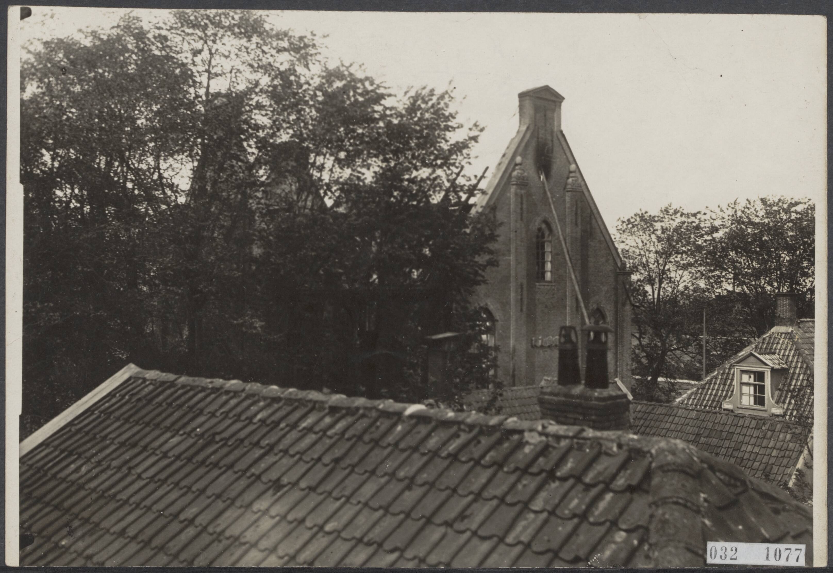 Fotocollectie Elsevier Binnenland — Brand in kerk te Koog aan de Zaan — Foto: N.V. Vereenigde Fotobureaux. Licentie: Set B: Rechtenvrij / Publiek Domein. Bron: Nationaal Archief. http://hdl.handle.net/10648/ade52b0c-d0b4-102d-bcf8-003048976d84