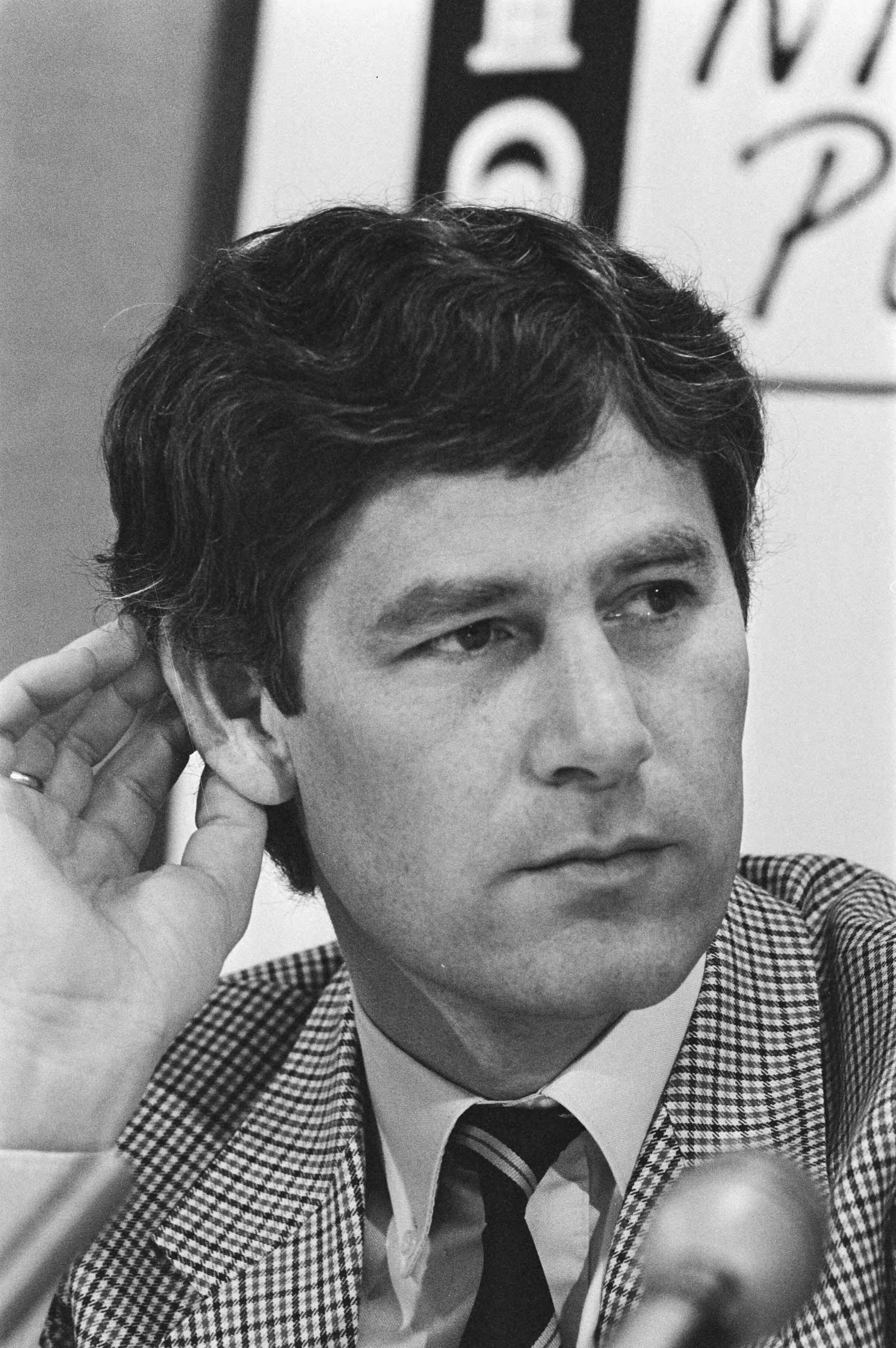 Fotocollectie Anefo — Persconferentie Centraal Plan Bureau , Den Haag ; directeur De Ridder aan het woord, kop — Foto: Bogaerts, Rob / Anefo. Licentie: Set B: Rechtenvrij / Publiek Domein. Bron: Nationaal Archief. http://hdl.handle.net/10648/ad4459ac-d0b4-102d-bcf8-003048976d84
