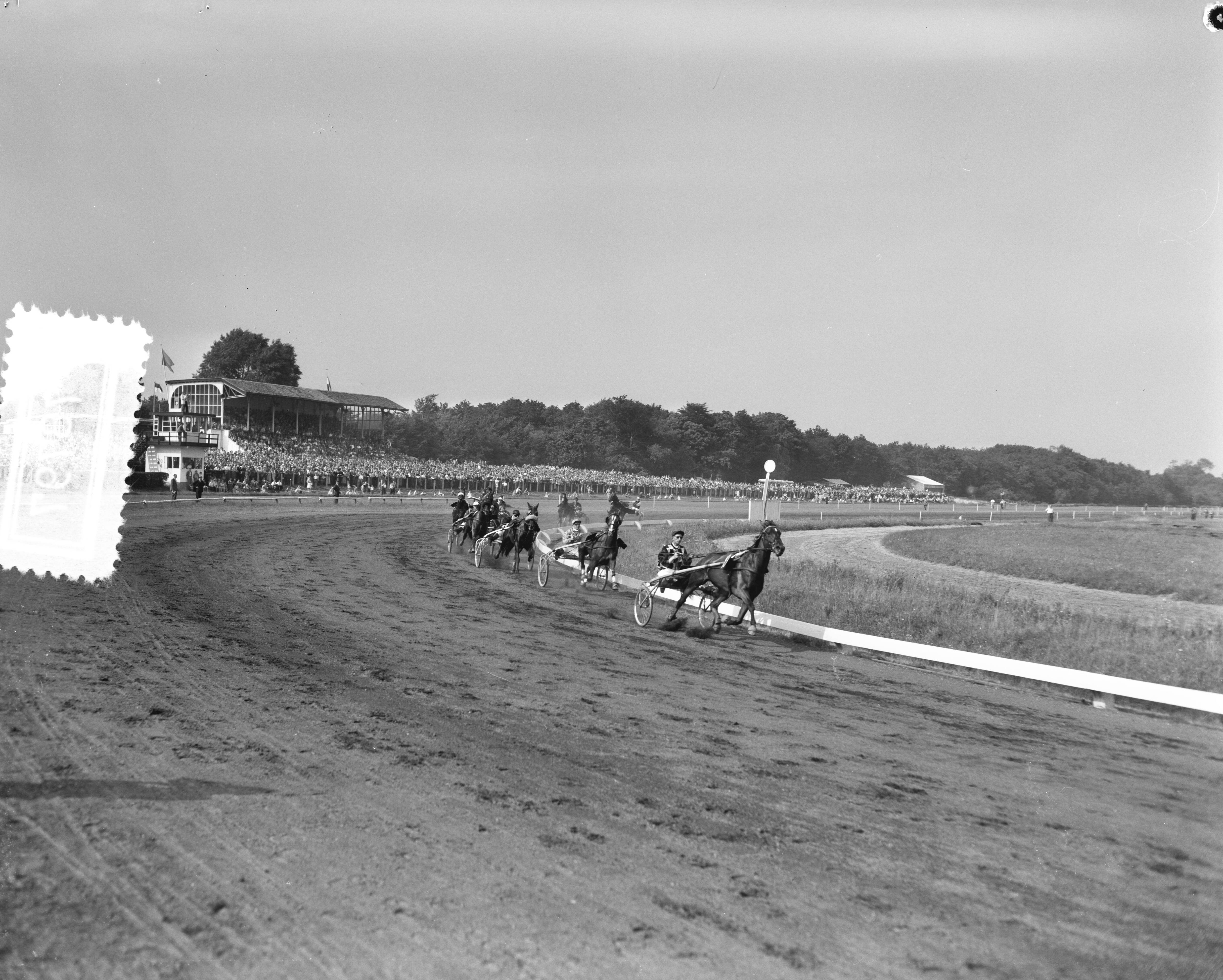 Fotocollectie Anefo — Grote prijs der Lage Landen op Duindigt — Foto: Behrens, Herbert F. / Anefo. Licentie: Set B: Rechtenvrij / Publiek Domein. Bron: Nationaal Archief. http://hdl.handle.net/10648/a94b6534-d0b4-102d-bcf8-003048976d84
