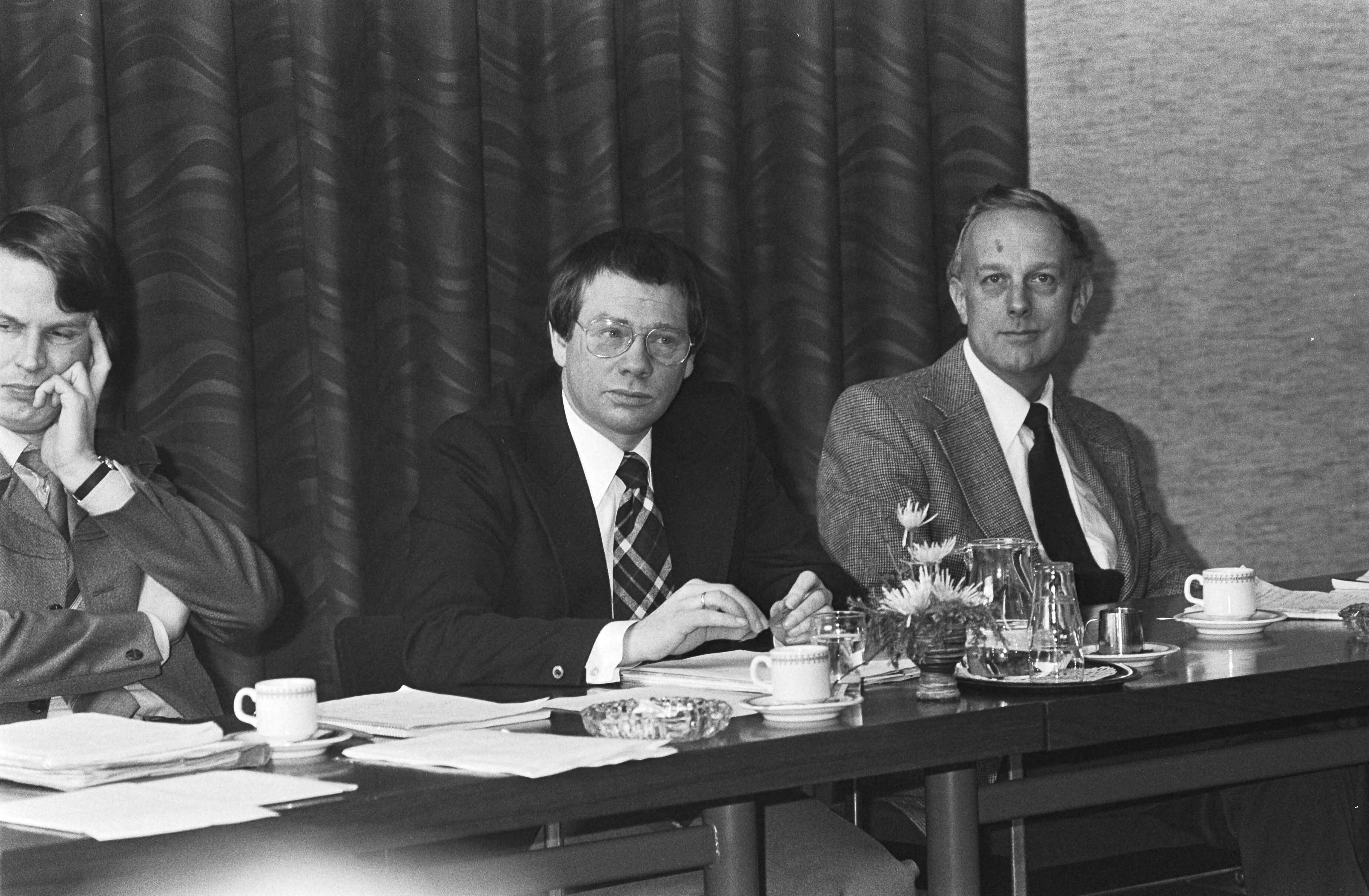 CDA bestuur in de Lage Vuursche i.v.m. de vaststelling van de definitieve datum voor de fusie tussen KVP, CHU en ARP — Voorzitter Steenkamp (r) daarnaast dhr. S. Faber — Foto: Dijk, Hans van / Anefo. Licentie: Set B: Rechtenvrij / Publiek Domein. Bron: Nationaal Archief. http://hdl.handle.net/10648/acc66b1e-d0b4-102d-bcf8-003048976d84