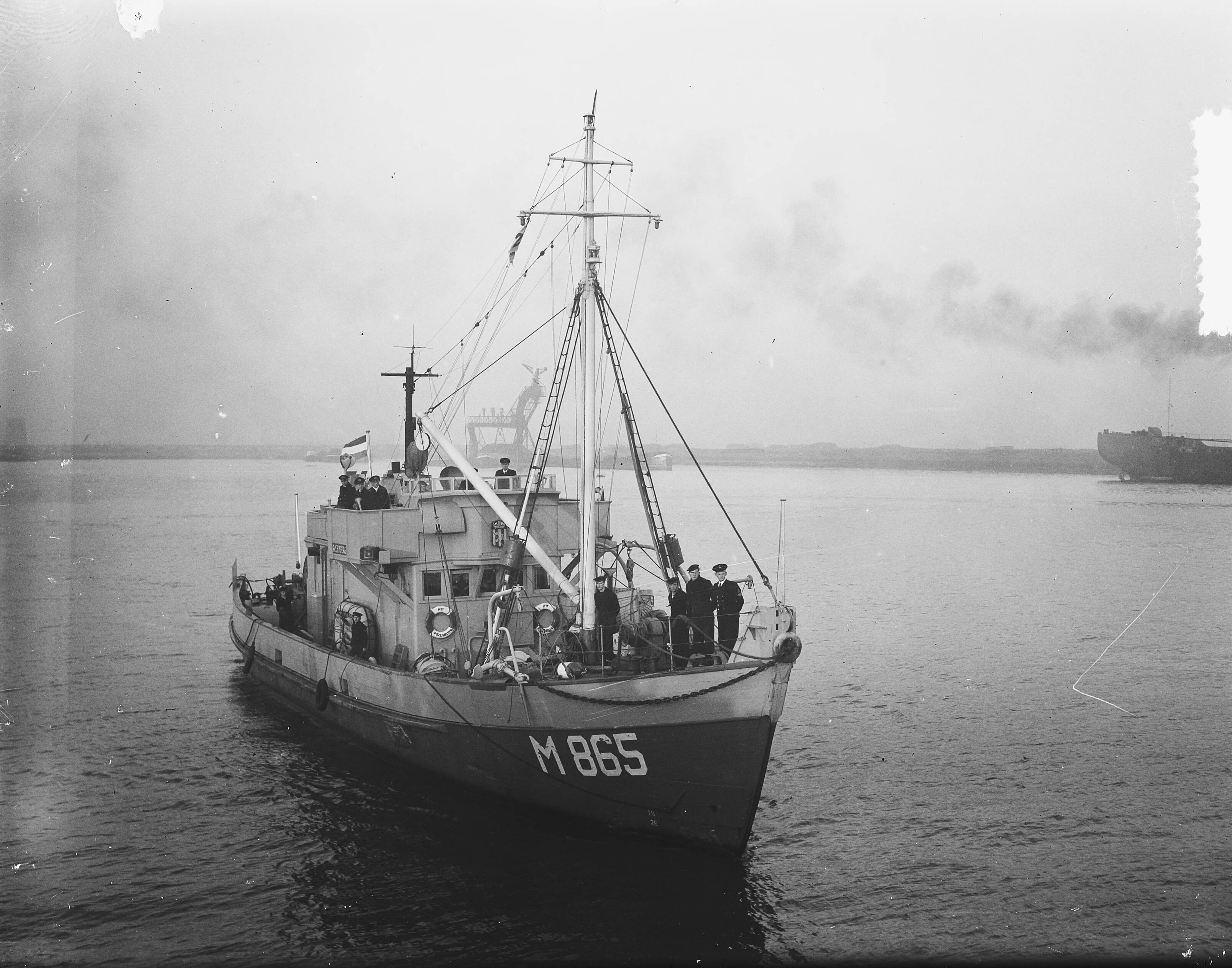 Laatste mijnenveegdag Vlissingen — Foto: Duinen, H. van / Anefo. — Licentie: Set B: Rechtenvrij / Publiek Domein. Bron: Nationaal Archief. http://hdl.handle.net/10648/a8f2e31e-d0b4-102d-bcf8-003048976d84