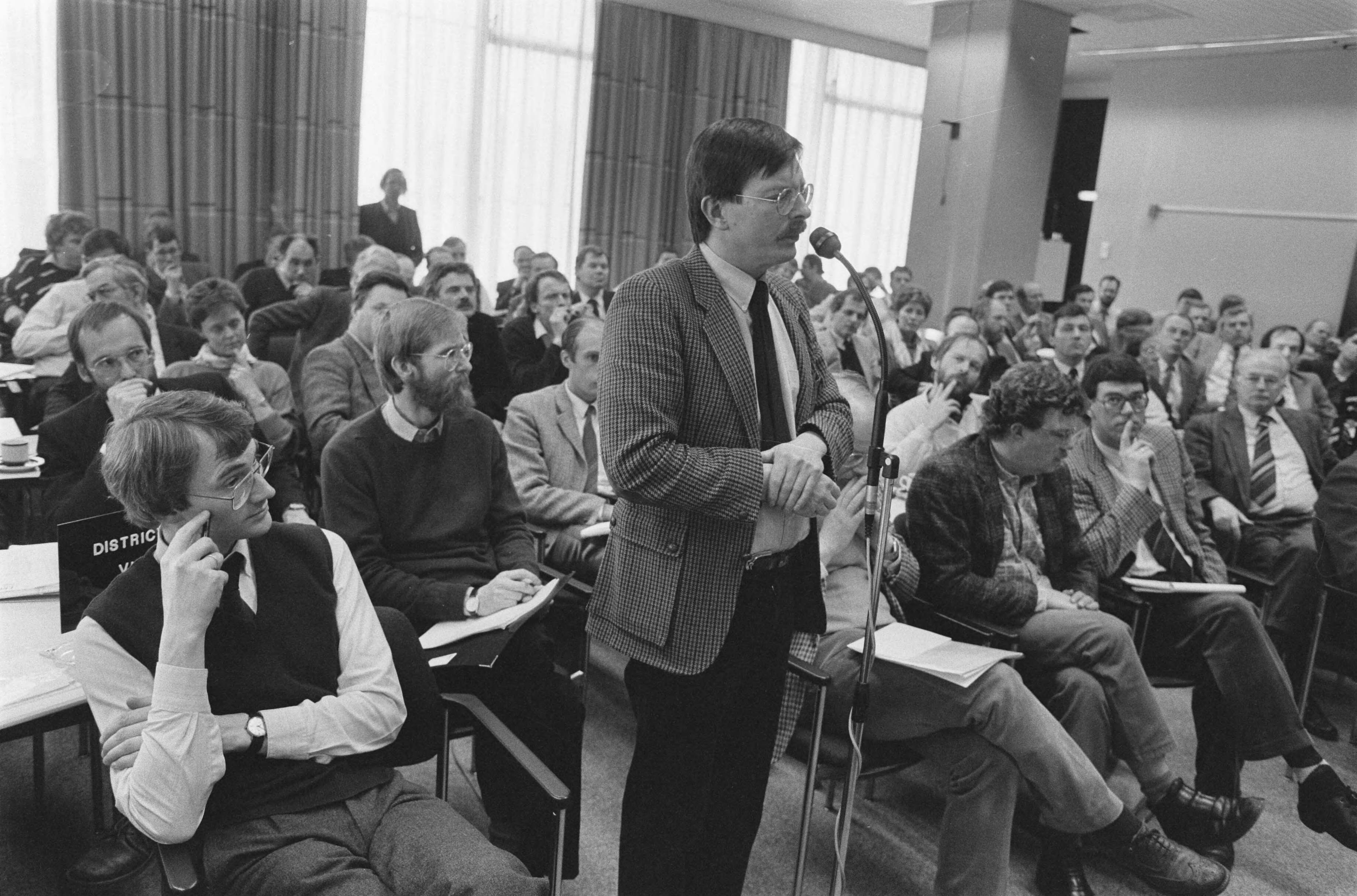 Fotocollectie Anefo — Huisartsen van de LHV vergaderen in Utrecht — Foto: Bogaerts, Rob / Anefo. Licentie: Set B: Rechtenvrij / Publiek Domein. Bron: Nationaal Archief. http://hdl.handle.net/10648/ad526d94-d0b4-102d-bcf8-003048976d84