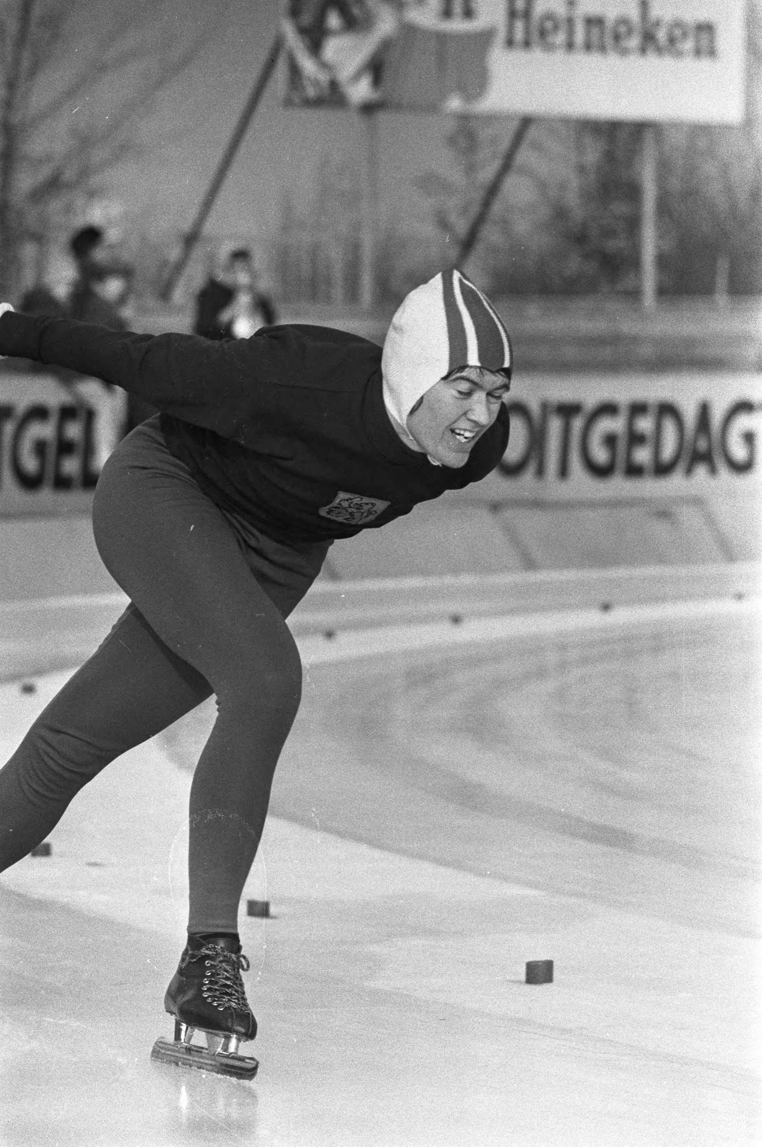 IJsselcup schaatswedstrijden Deventer — IJsselcup schaatswedstrijden Deventer [Stien Baas-Kaiser] — Foto: Fotograaf Onbekend / Anefo. Licentie: Set B: Rechtenvrij / Publiek Domein. Bron: Nationaal Archief. http://hdl.handle.net/10648/abd8127a-d0b4-102d-bcf8-003048976d84