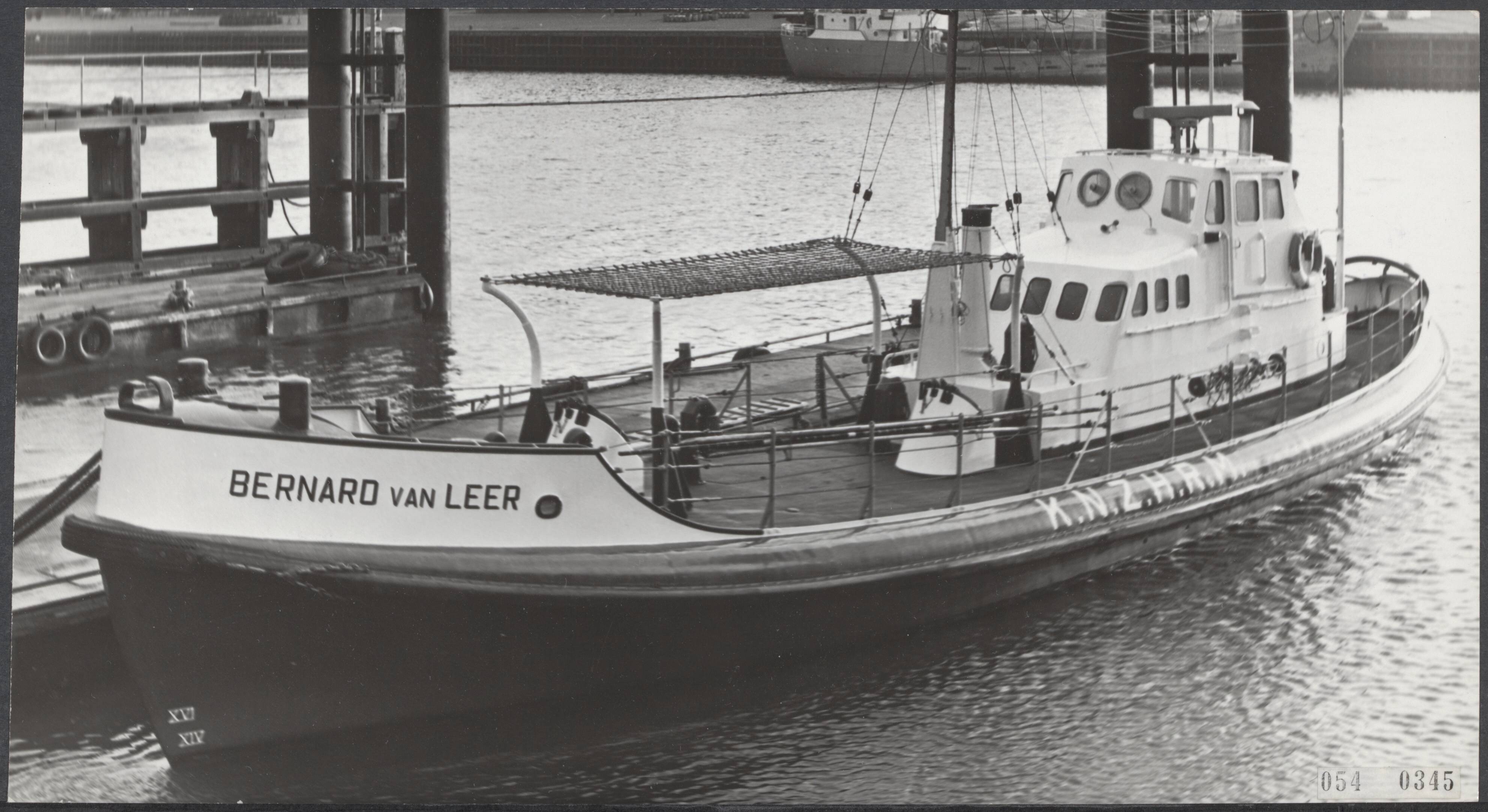 Fotocollectie Elsevier Binnenland — De KNZRM presenteerde in Scheveningen haar nieuwste aanwinst op het gebied van reddingsboten, de "Bernard van Leer" — Foto: Voets, Jan / Anefo. Licentie: Set B: Rechtenvrij / Publiek Domein. Bron: Nationaal Archief. http://hdl.handle.net/10648/ae077b44-d0b4-102d-bcf8-003048976d84