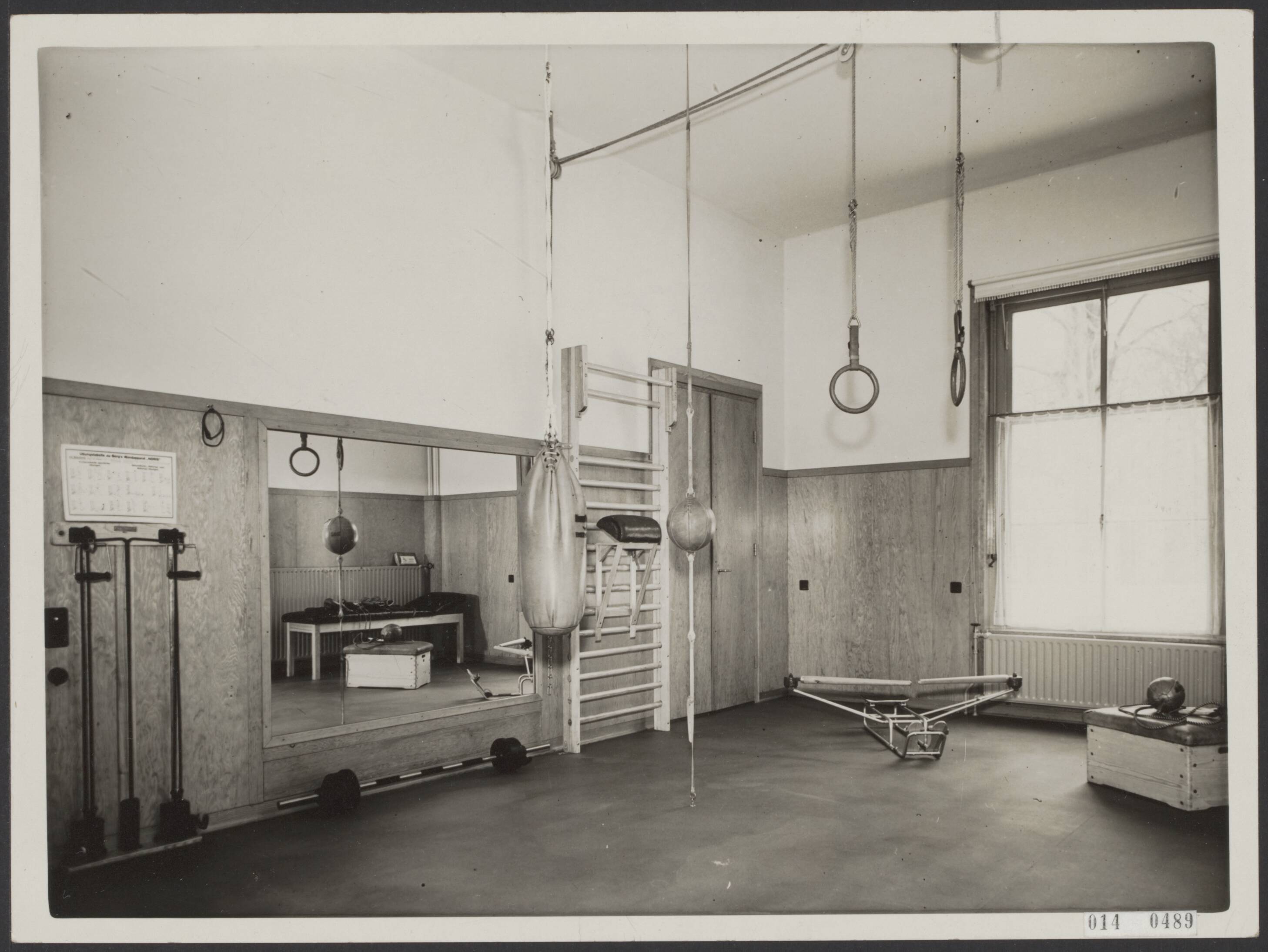 Fotocollectie Elsevier Binnenland — Serie interieur Paleis Soestdijk. Sportzaal in de nieuwe vleugel — Foto: N.V. Polygoon. Licentie: Set B: Rechtenvrij / Publiek Domein. Bron: Nationaal Archief. http://hdl.handle.net/10648/adb0cb0a-d0b4-102d-bcf8-003048976d84