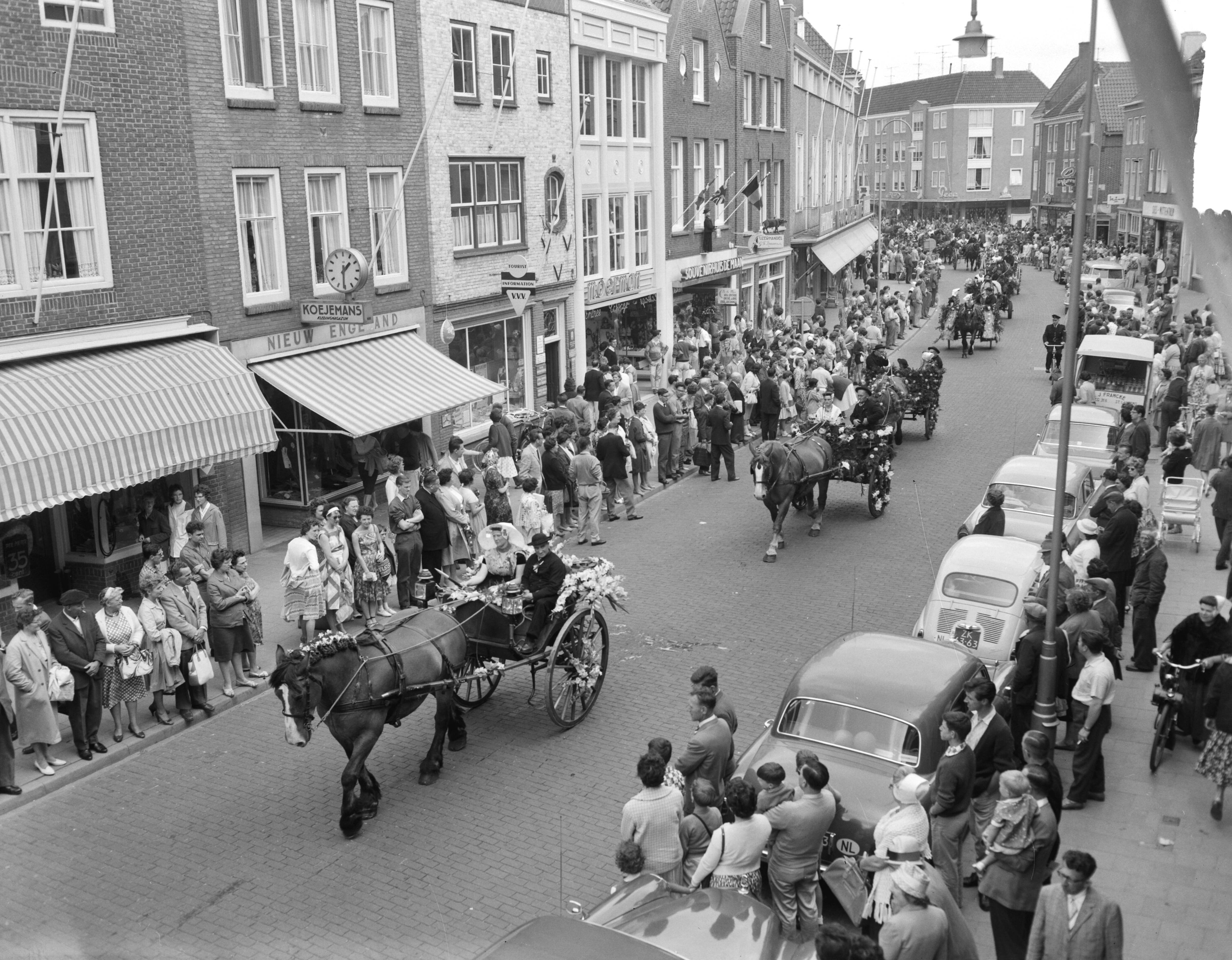 Fotocollectie Anefo — Ringrijderij in Middelburg — Foto: Bilsen, Joop van / Anefo. Licentie: Set B: Rechtenvrij / Publiek Domein. Bron: Nationaal Archief. http://hdl.handle.net/10648/a9dcf116-d0b4-102d-bcf8-003048976d84