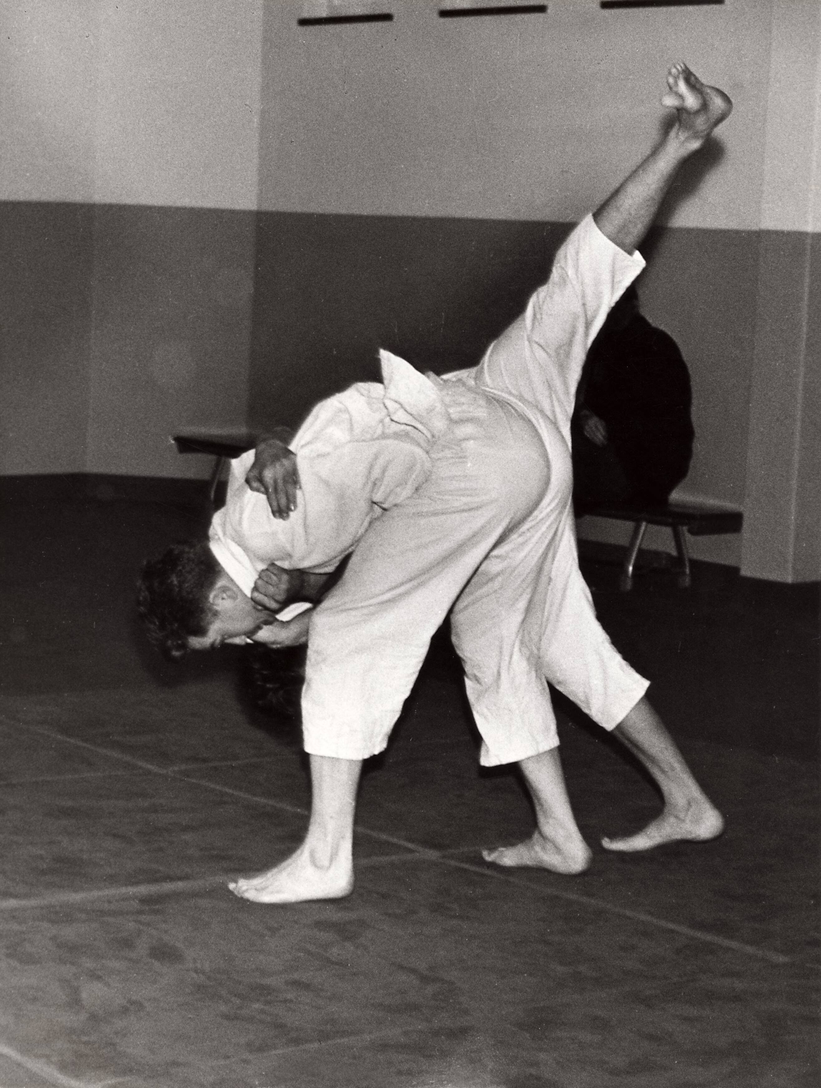 Sportactiviteiten personeel Drukkerij N.V. De Spaarnestad / diversen — Spaarnestad Judoclub On-do-ju (Ontspanning door Judo) — Foto: Essenberg, Hans / Spaarnestad / Spaarnestad Photo (05887). Licentie: Set B: Rechtenvrij / Publiek Domein. Bron: Nationaal Archief. http://hdl.handle.net/10648/35429da6-3f49-a382-e063-6df0900a6686