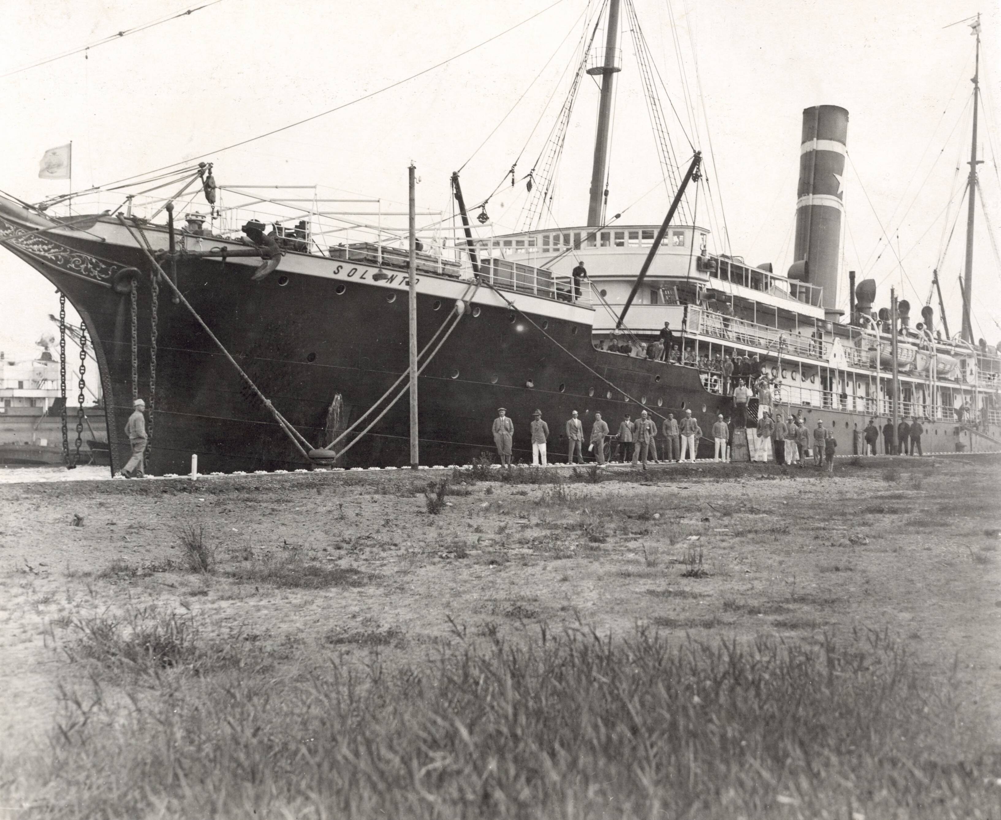 Verkeer, Sport — Sport. Olympische Spelen Amsterdam 1928. Italiaans schip 'Solunto' met atleten. — Foto: Fotograaf Onbekend / Algemeen Fotobureau Amsterdam / Rechtenvrij (05589). Licentie: Set B: Rechtenvrij / Publiek Domein. Bron: Nationaal Archief. http://hdl.handle.net/10648/35429da7-0a90-a382-e063-6df0900a6686