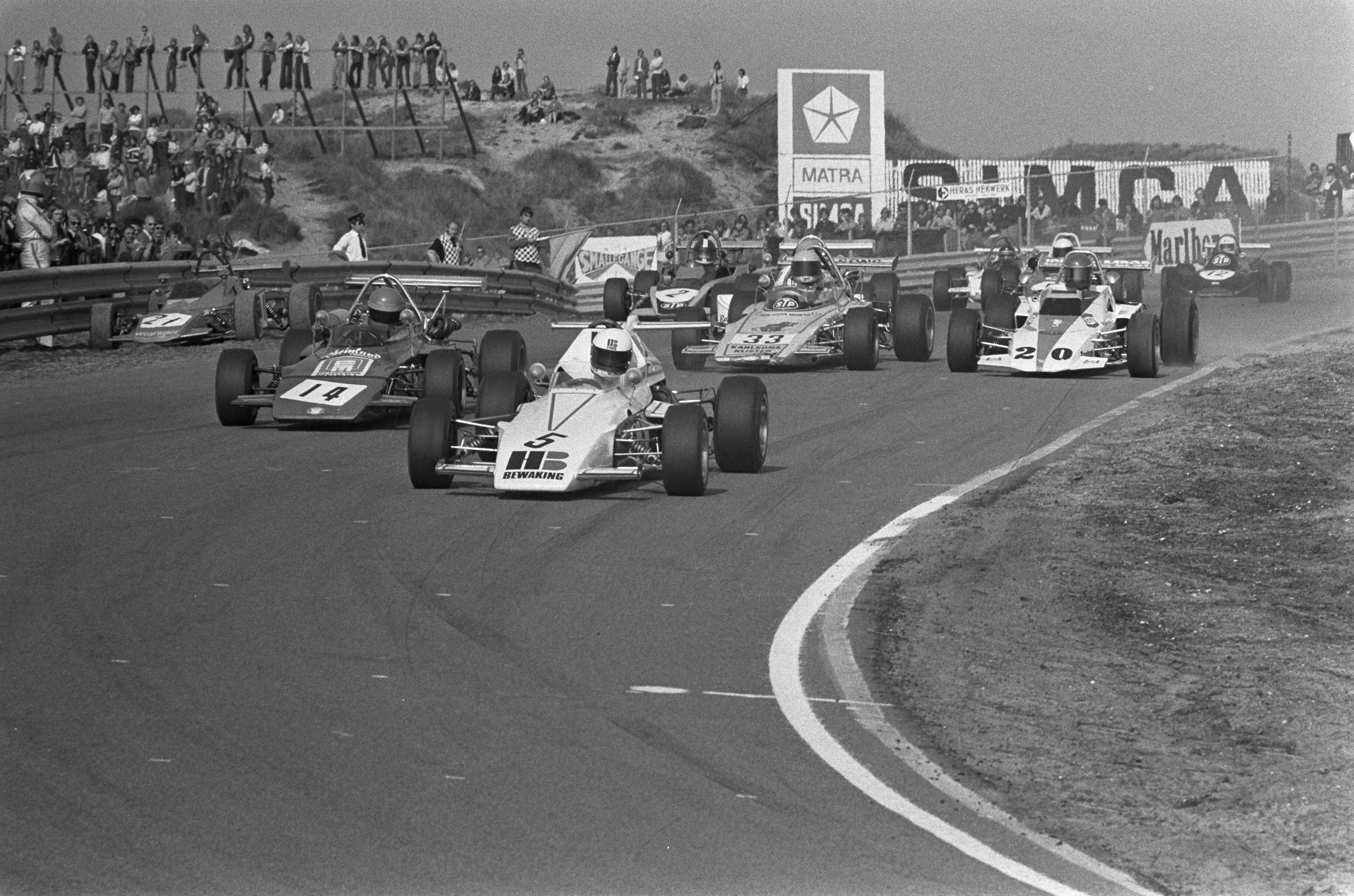 Fotocollectie Anefo — Formule III race op circuit van Zandvoort — Foto: Peters, Hans / Anefo. Licentie: Set B: Rechtenvrij / Publiek Domein. Bron: Nationaal Archief. http://hdl.handle.net/10648/ac2cd224-d0b4-102d-bcf8-003048976d84