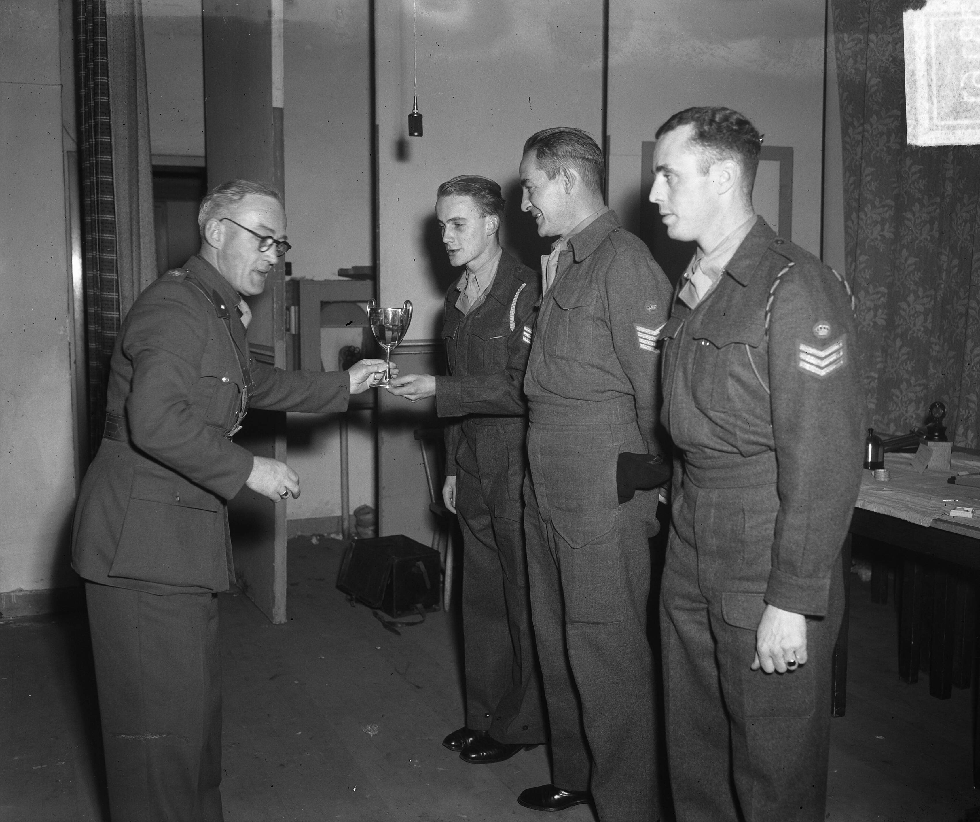 Fotocollectie Anefo — Schermen K.O.O.S. in Breda — Foto: Winterbergen, Rolf / Anefo. Licentie: Set B: Rechtenvrij / Publiek Domein. Bron: Nationaal Archief. http://hdl.handle.net/10648/a8d45278-d0b4-102d-bcf8-003048976d84