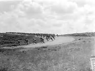 Fotocollectie Anefo — Nederlands kampioenschap wielrennen amateurs op de weg op het circuit van Zandvoort — Foto: Pot, Harry / Anefo. Licentie: Set B: Rechtenvrij / Publiek Domein. Bron: Nationaal Archief. http://hdl.handle.net/10648/a962ddea-d0b4-102d-bcf8-003048976d84