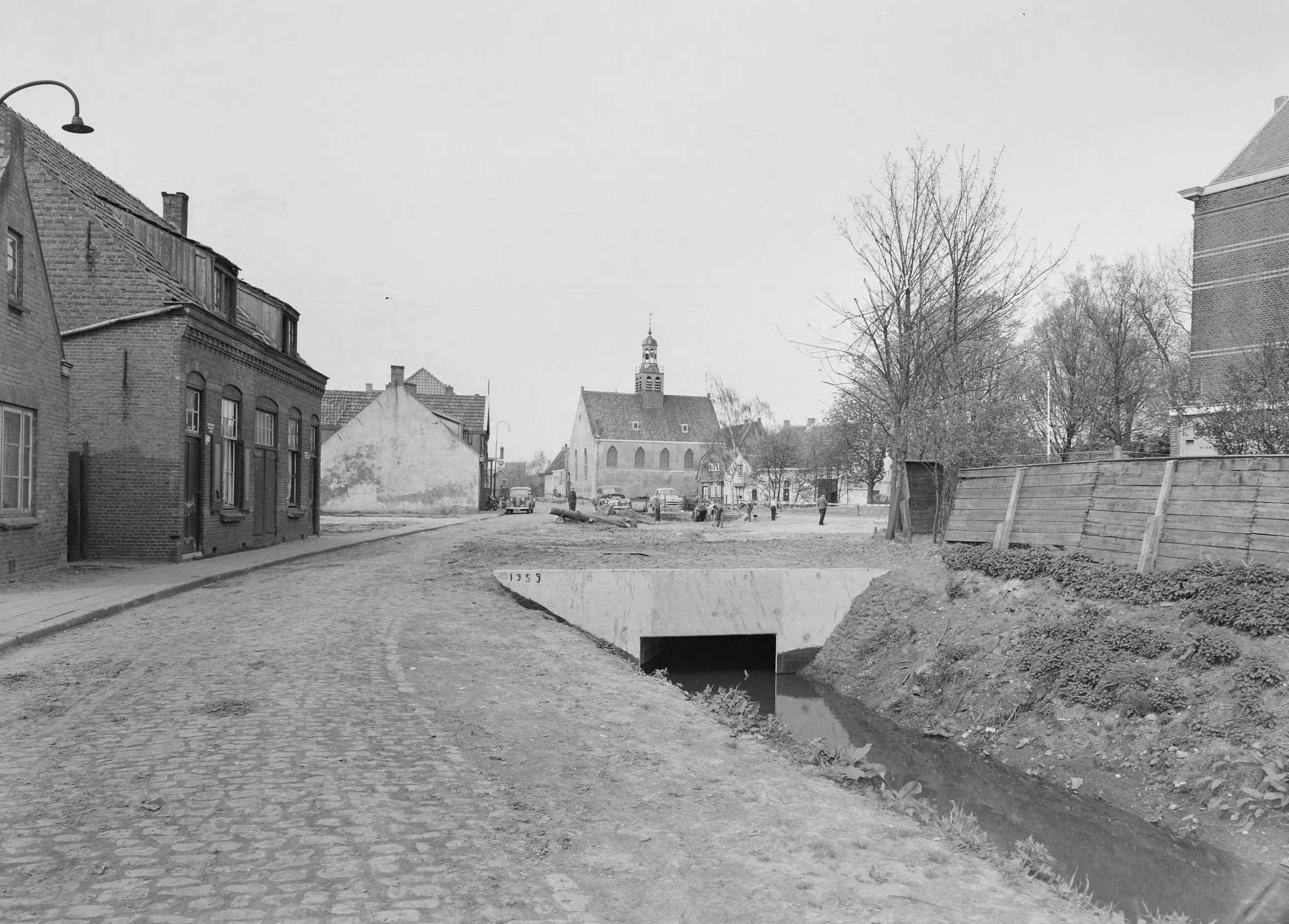 Fotocollectie Nederlandse Heidemaatschappij — Overkluizing Bransevaart-Turfvaart gemeent Etten en Leur — Foto: Eyssen, [...] / Heidemij. Licentie: Set B: Rechtenvrij / Publiek Domein. Bron: Nationaal Archief. http://hdl.handle.net/10648/ae5f15e8-d0b4-102d-bcf8-003048976d84
