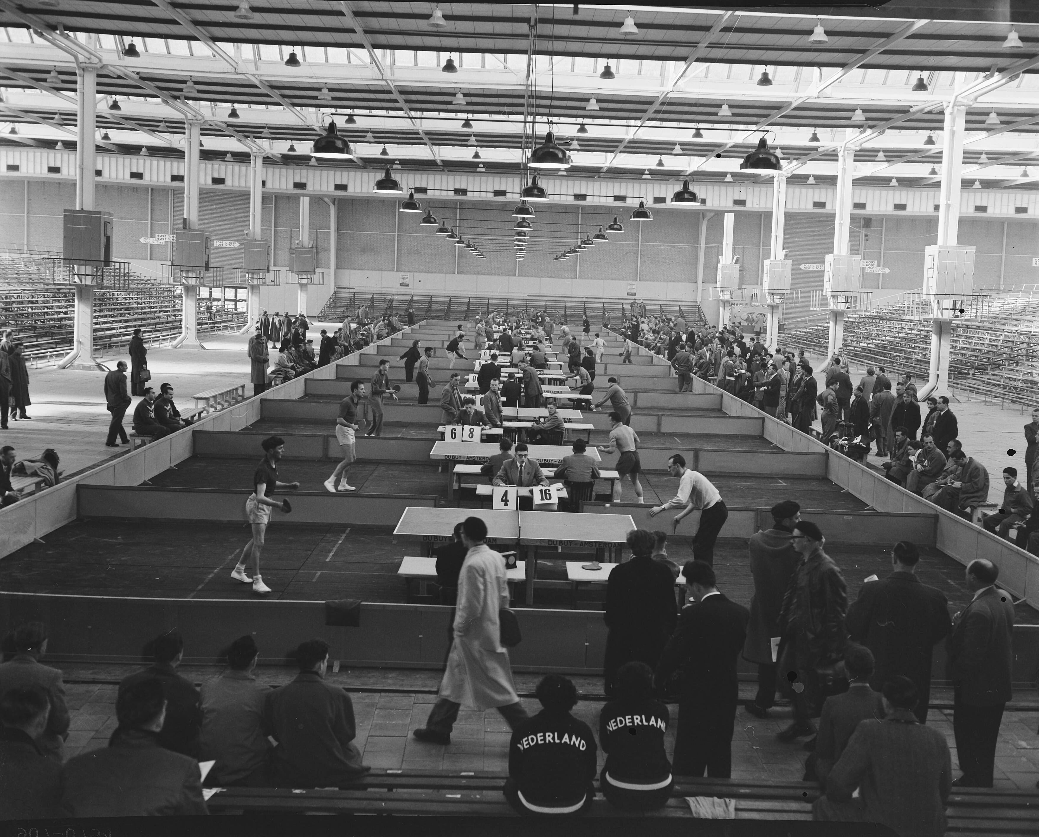 Wereldkampioenschap tafeltennis te Utrecht — Wereldkampioenschap tafeltennis te Utrecht. Overzicht — Foto: Pot, Harry / Anefo. Licentie: Set B: Rechtenvrij / Publiek Domein. Bron: Nationaal Archief. http://hdl.handle.net/10648/a933749c-d0b4-102d-bcf8-003048976d84