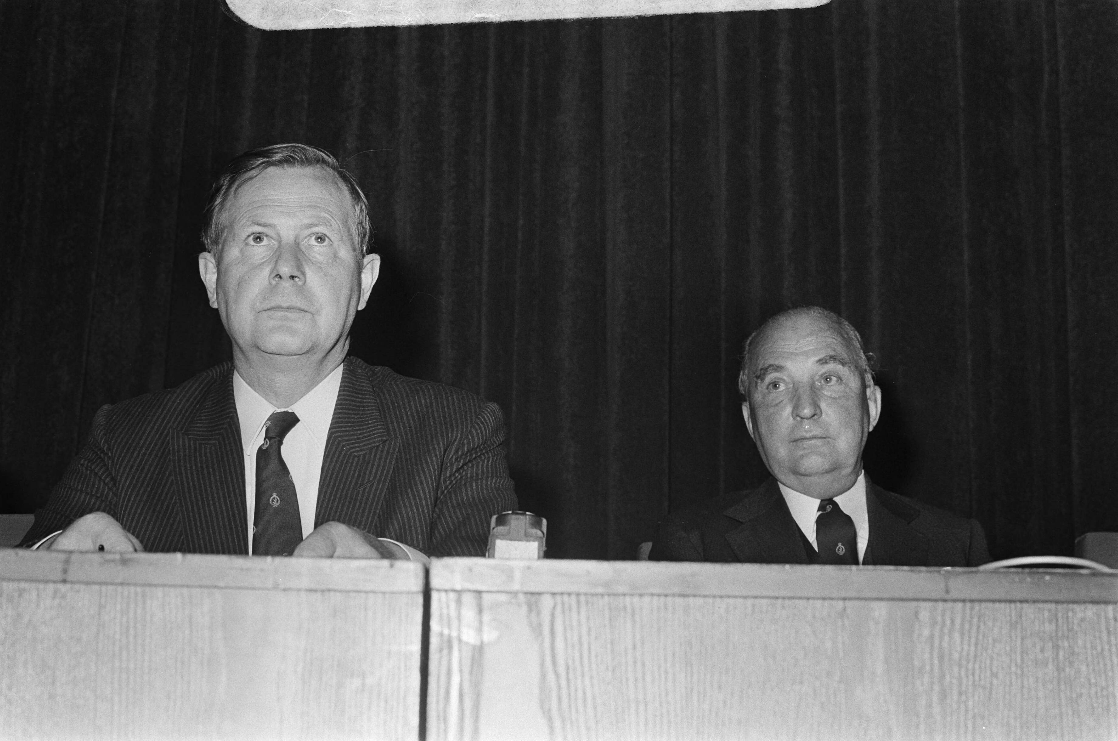 Fotocollectie Anefo — Koninklijke Nederlandse Jagersvereniging bestaat 100 jaar jubileumsbijeenkomt in Utrecht oud-voorzitter O. Thale en nieuwe voorzitter J. H. van Beuningen (l) / — Foto: Croes, Rob C. / Anefo. Licentie: Set B: Rechtenvrij / Publiek Domein. Bron: Nationaal Archief. http://hdl.handle.net/10648/ac4cffa4-d0b4-102d-bcf8-003048976d84