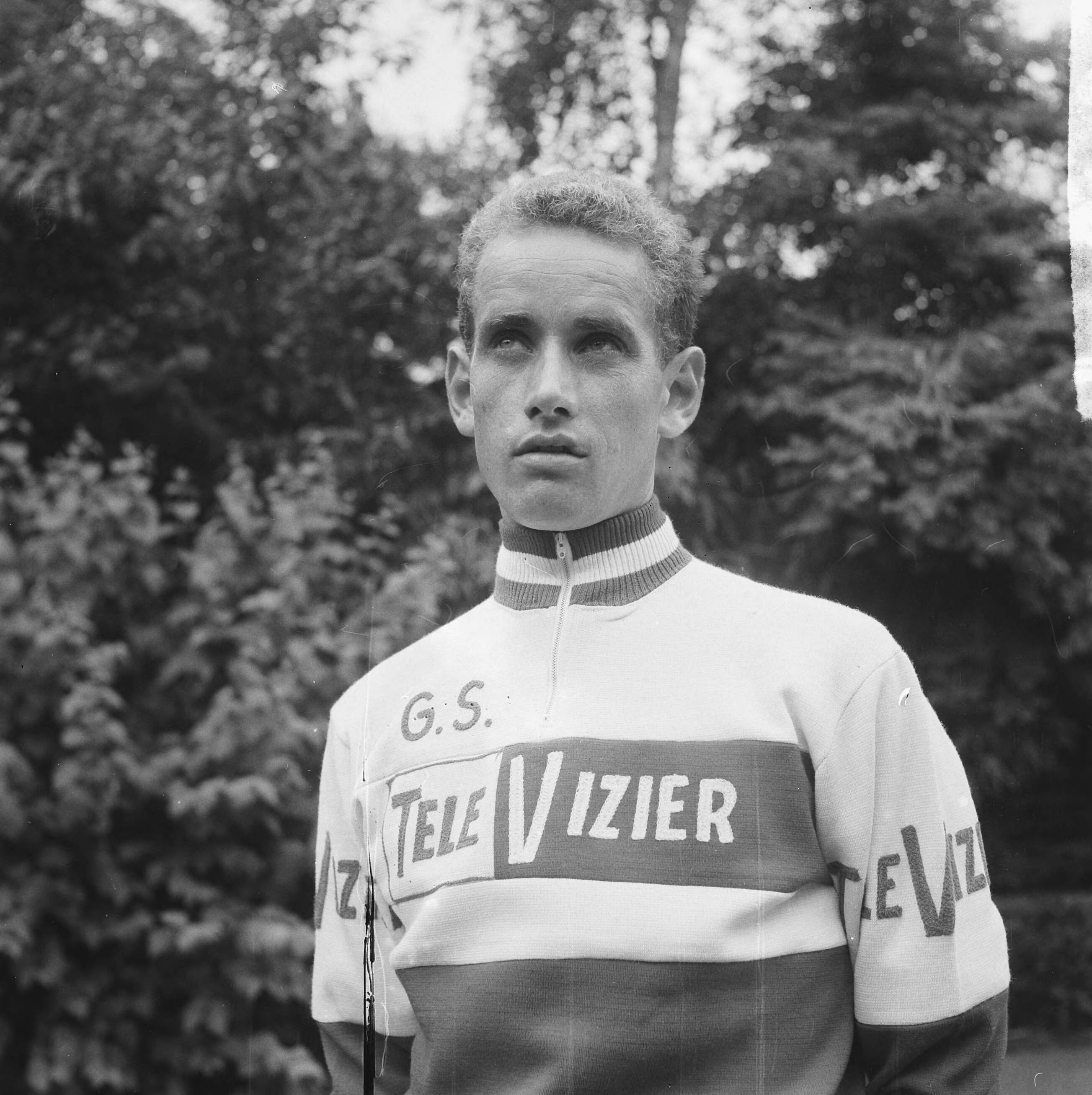 Fotocollectie Anefo — Nederlandse Tour De France ploeg vertrokken uit Breda, Fons Steuten — Foto: Gelderen, Hugo van / Anefo. Licentie: Set B: Rechtenvrij / Publiek Domein. Bron: Nationaal Archief. http://hdl.handle.net/10648/aa6d887a-d0b4-102d-bcf8-003048976d84