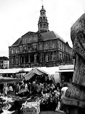 Steden [RVD] — Maastricht [Markt voor het Stadhuis] — Foto: Rijksvoorlichtingsdienst (RVD). Licentie: Set B: Rechtenvrij / Publiek Domein. Bron: Nationaal Archief. http://hdl.handle.net/10648/af4732ce-d0b4-102d-bcf8-003048976d84