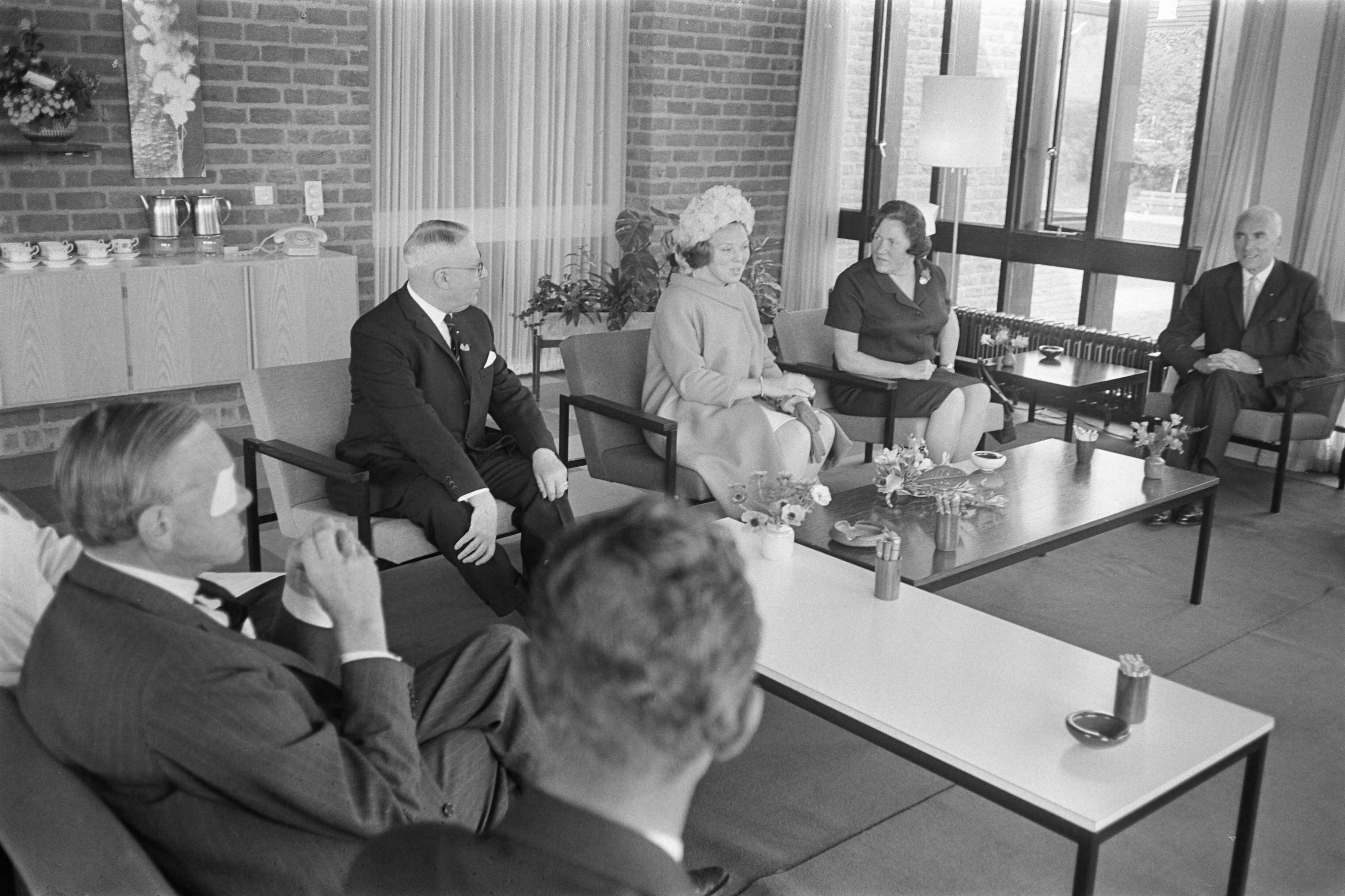 Fotocollectie Anefo — Prinses Beatrix in Drenthe opende vakantiecentrum prins Willem Alexander in Roden. Reggersoord Meppel — Foto: Koch, Eric / Anefo. Licentie: Set B: Rechtenvrij / Publiek Domein. Bron: Nationaal Archief. http://hdl.handle.net/10648/ab401ec0-d0b4-102d-bcf8-003048976d84