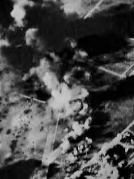 Fotocollectie Anefo / Londen — Luchtopname. Eerste luchtaanval van Amerikaanse Marauder bommenwerpers op vliegveld Leeuwarden. Rechtsonder directe treffer van een benzineopslag — Foto: Doka / Anefo. Licentie: Set B: Rechtenvrij / Publiek Domein. Bron: Nationaal Archief. http://hdl.handle.net/10648/ad7dd3a8-d0b4-102d-bcf8-003048976d84
