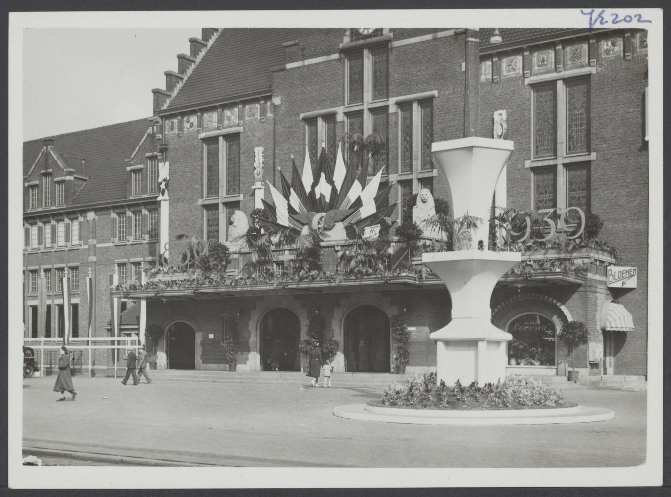 Stationsgebouwen - Nederland — Station Maastricht — Foto: Onbekend / Publiek Domein of Rechtenvrij. Licentie: Set B: Rechtenvrij / Publiek Domein. Bron: Nationaal Archief. http://hdl.handle.net/10648/ed524423-016d-f3d5-7fbe-24d90ad9a906