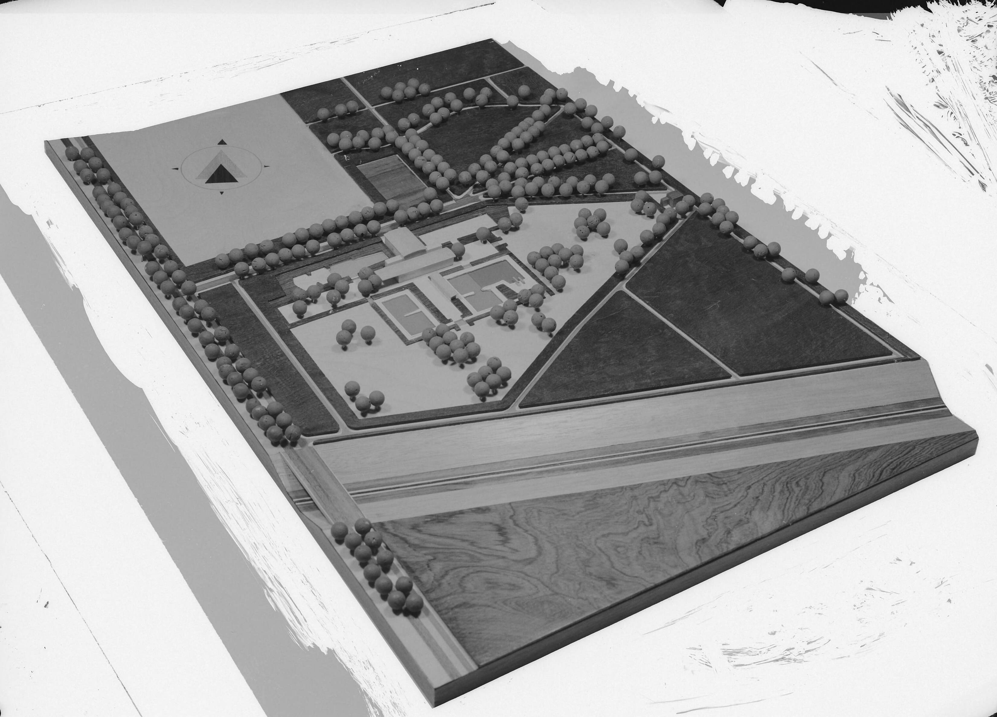 Fotocollectie Nederlandse Heidemaatschappij — Maquette zwembad te Zeist — Foto: Wüllschleger, [...] / Heidemij. Licentie: Set B: Rechtenvrij / Publiek Domein. Bron: Nationaal Archief. http://hdl.handle.net/10648/ae7b06d6-d0b4-102d-bcf8-003048976d84