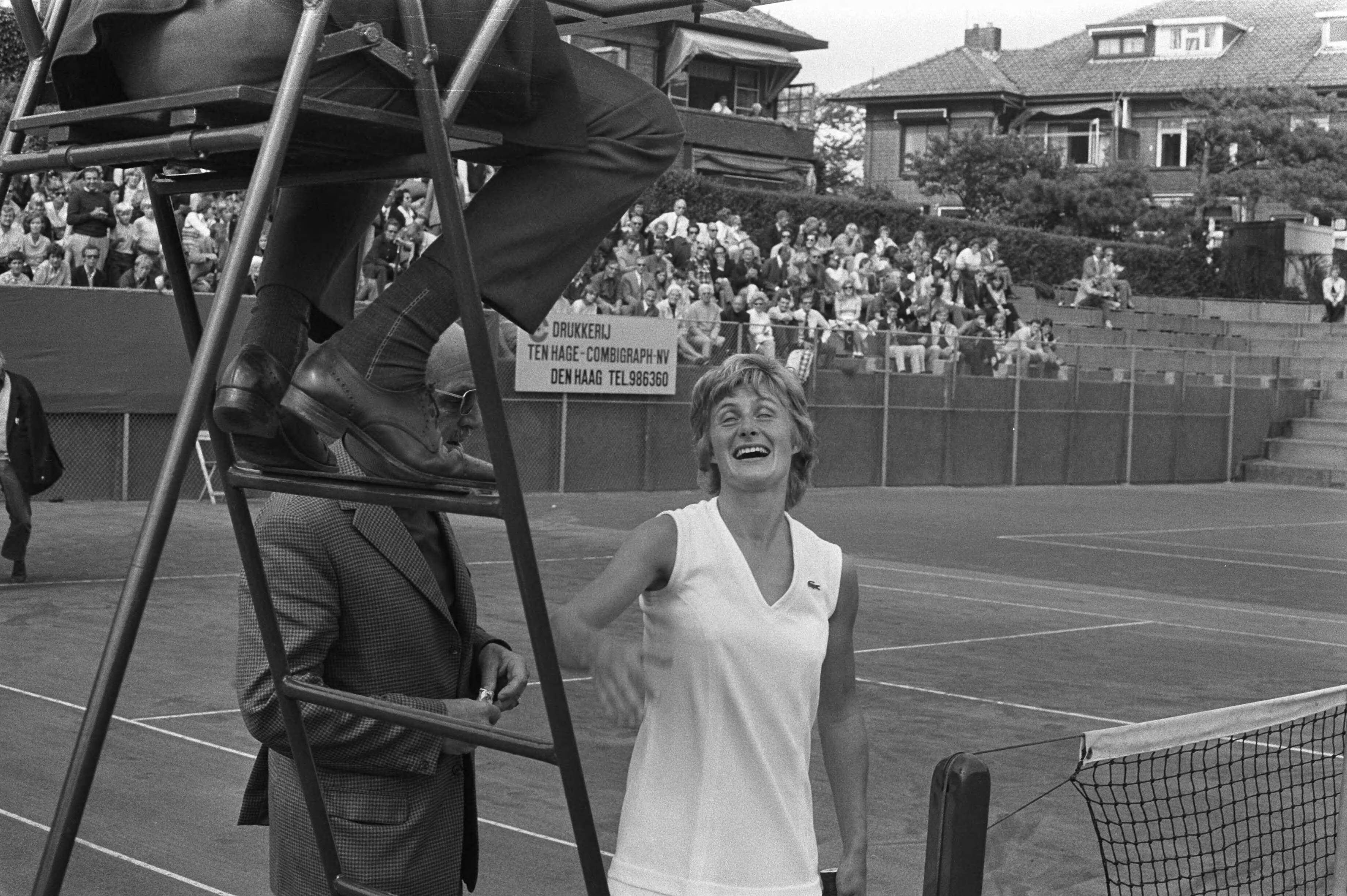 Fotocollectie Anefo — Nederlandse tenniskampioenschappen 1971 Scheveningen — Foto: Punt, W. / Anefo. Licentie: Set B: Rechtenvrij / Publiek Domein. Bron: Nationaal Archief. http://hdl.handle.net/10648/abc9f208-d0b4-102d-bcf8-003048976d84
