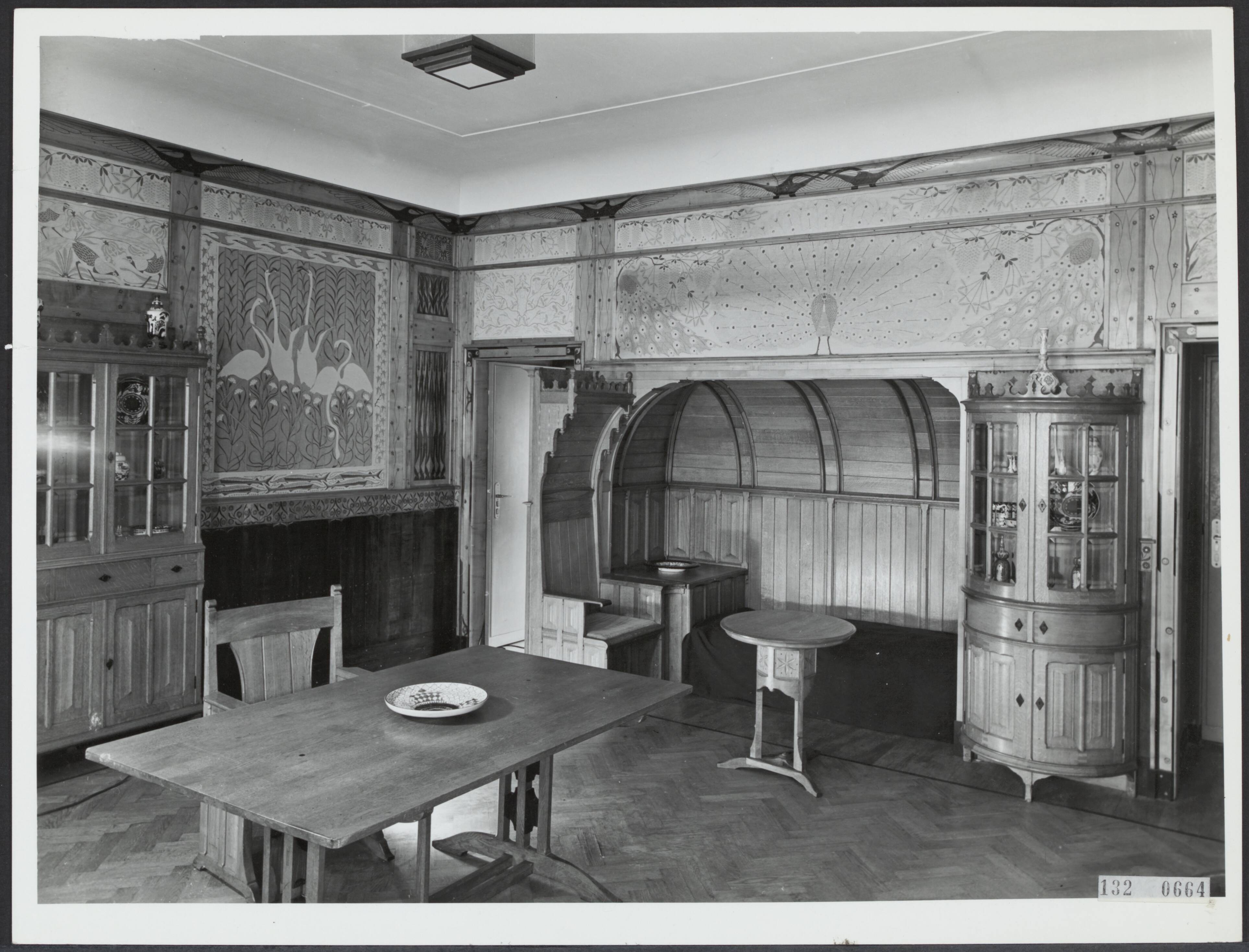 Fotocollectie Rijksvoorlichtingsdienst Eigen — Kamer voor dr. W. van Hoorn, zogenaamde Dijsselhofkamer in het Haags Gemeentemuseum — Foto: Gemeentemuseum Den Haag. Licentie: Set B: Rechtenvrij / Publiek Domein. Bron: Nationaal Archief. http://hdl.handle.net/10648/af5494be-d0b4-102d-bcf8-003048976d84