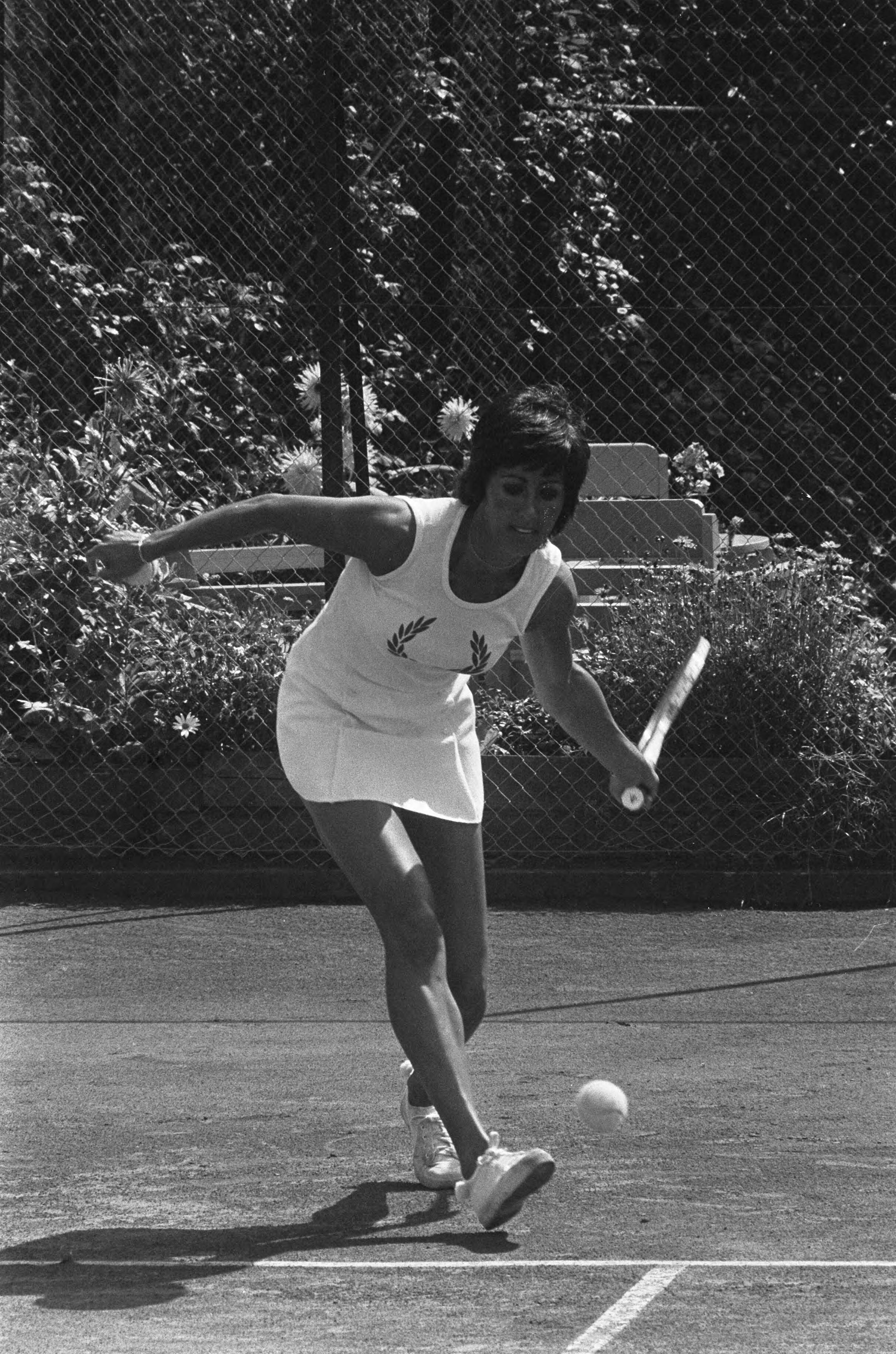 Fotocollectie Anefo — Nationale Tenniskampioenschappen te Scheveningen, Judith Salome in aktie — Foto: Peters, Hans / Anefo. Licentie: Set B: Rechtenvrij / Publiek Domein. Bron: Nationaal Archief. http://hdl.handle.net/10648/ac341a7a-d0b4-102d-bcf8-003048976d84