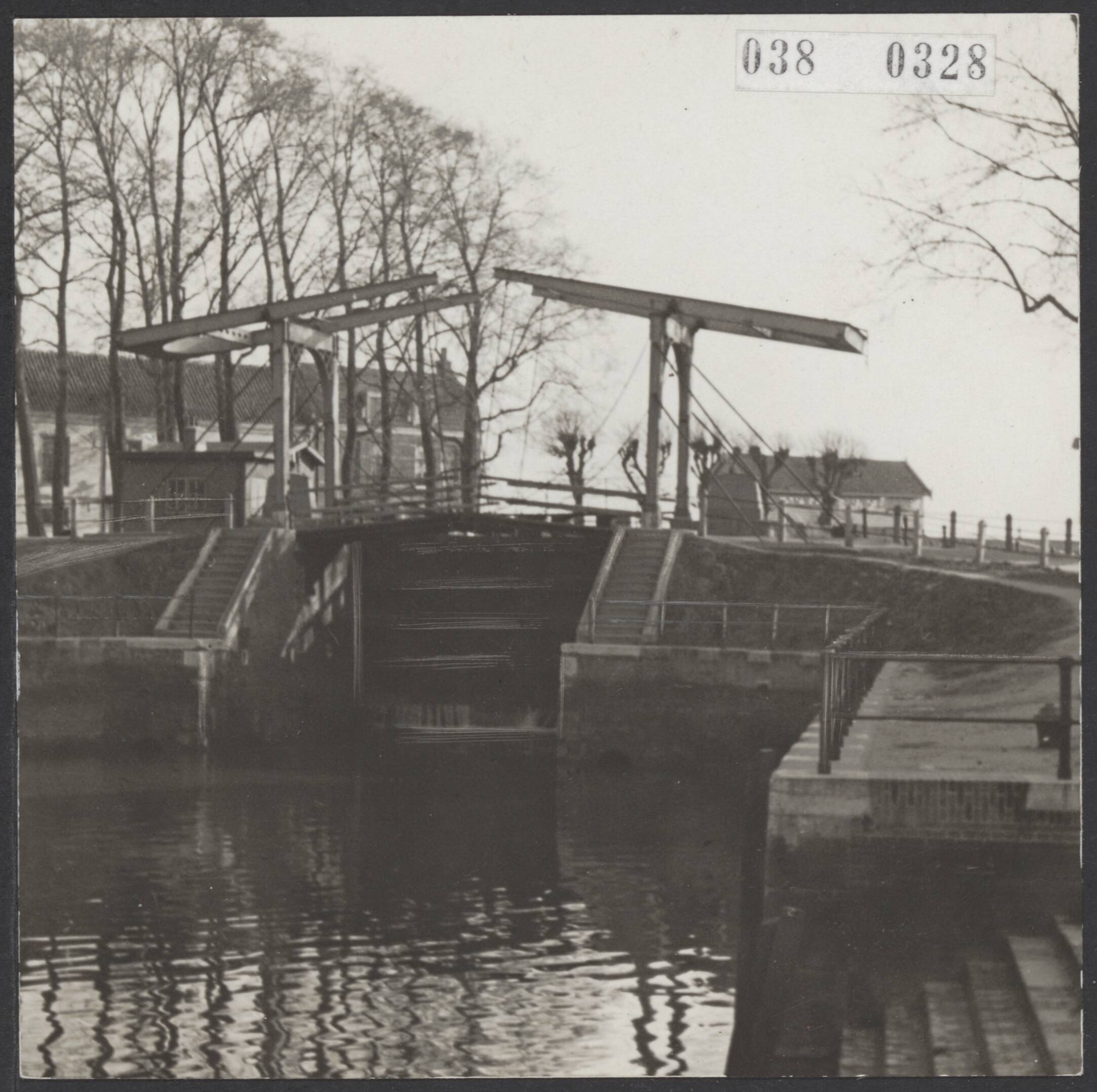 Fotocollectie Elsevier Binnenland — Kleine sluis te Vreeswijk — Foto: Onbekend / Publiek Domein of Rechtenvrij. Licentie: Set B: Rechtenvrij / Publiek Domein. Bron: Nationaal Archief. http://hdl.handle.net/10648/adf138c0-d0b4-102d-bcf8-003048976d84