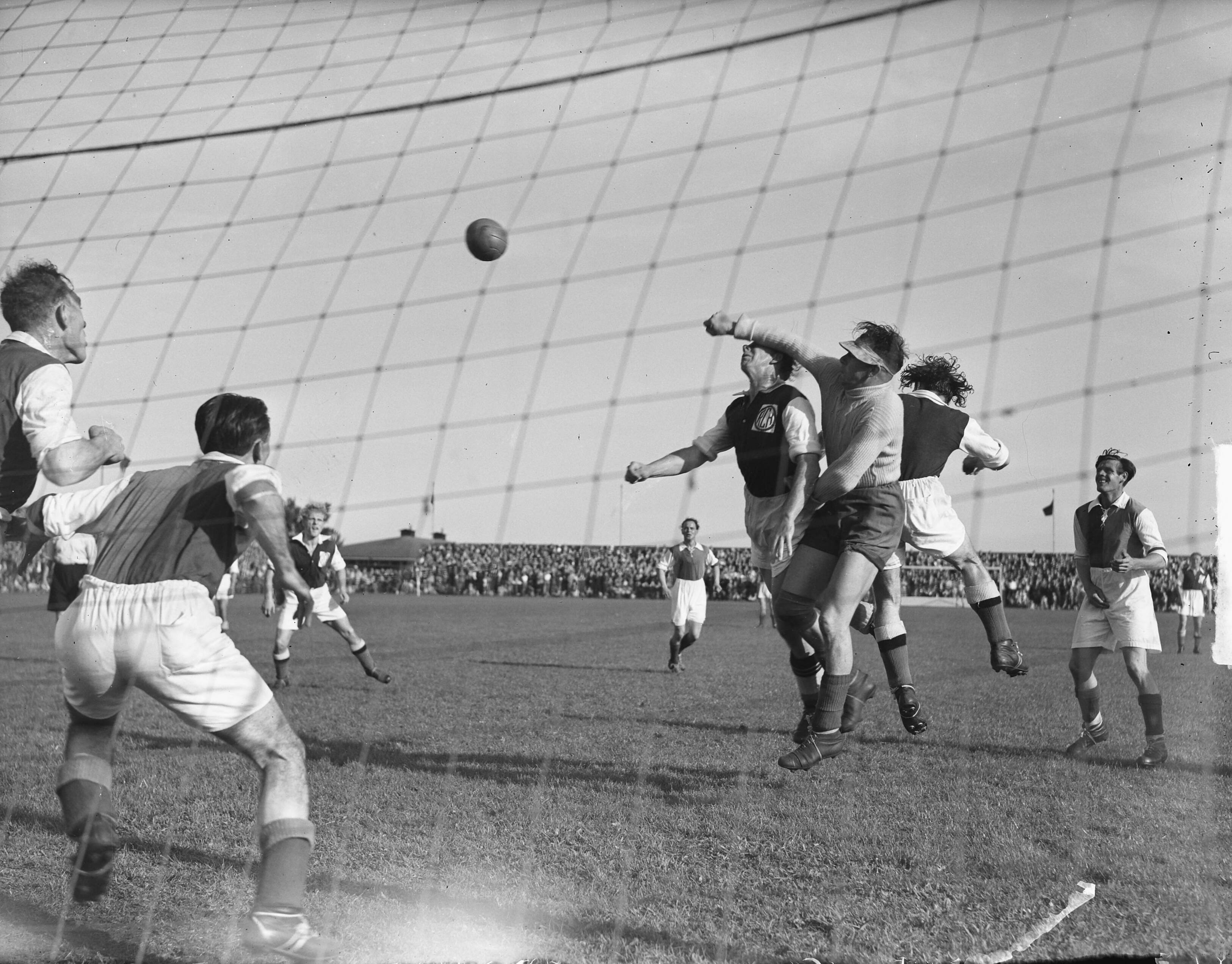 Fotocollectie Anefo — Voetbal. RCH-SVV 1-1. Spelmoment — Foto: Merk, Ben / Anefo. Licentie: Set B: Rechtenvrij / Publiek Domein. Bron: Nationaal Archief. http://hdl.handle.net/10648/a8cec9c0-d0b4-102d-bcf8-003048976d84