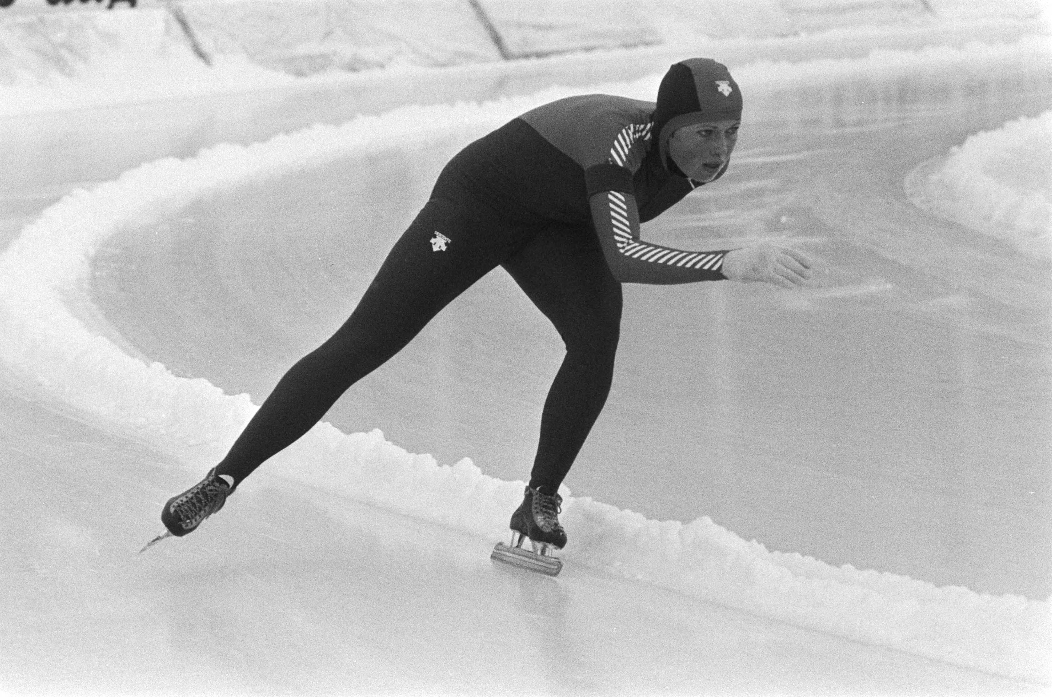 Fotocollectie Anefo — Schaatsinterland Nederland tegen Noorwegen in Groningen. Ria Visser in actie. — Foto: Dijk, Hans van / Anefo. Licentie: Set B: Rechtenvrij / Publiek Domein. Bron: Nationaal Archief. http://hdl.handle.net/10648/ad0bd24e-d0b4-102d-bcf8-003048976d84