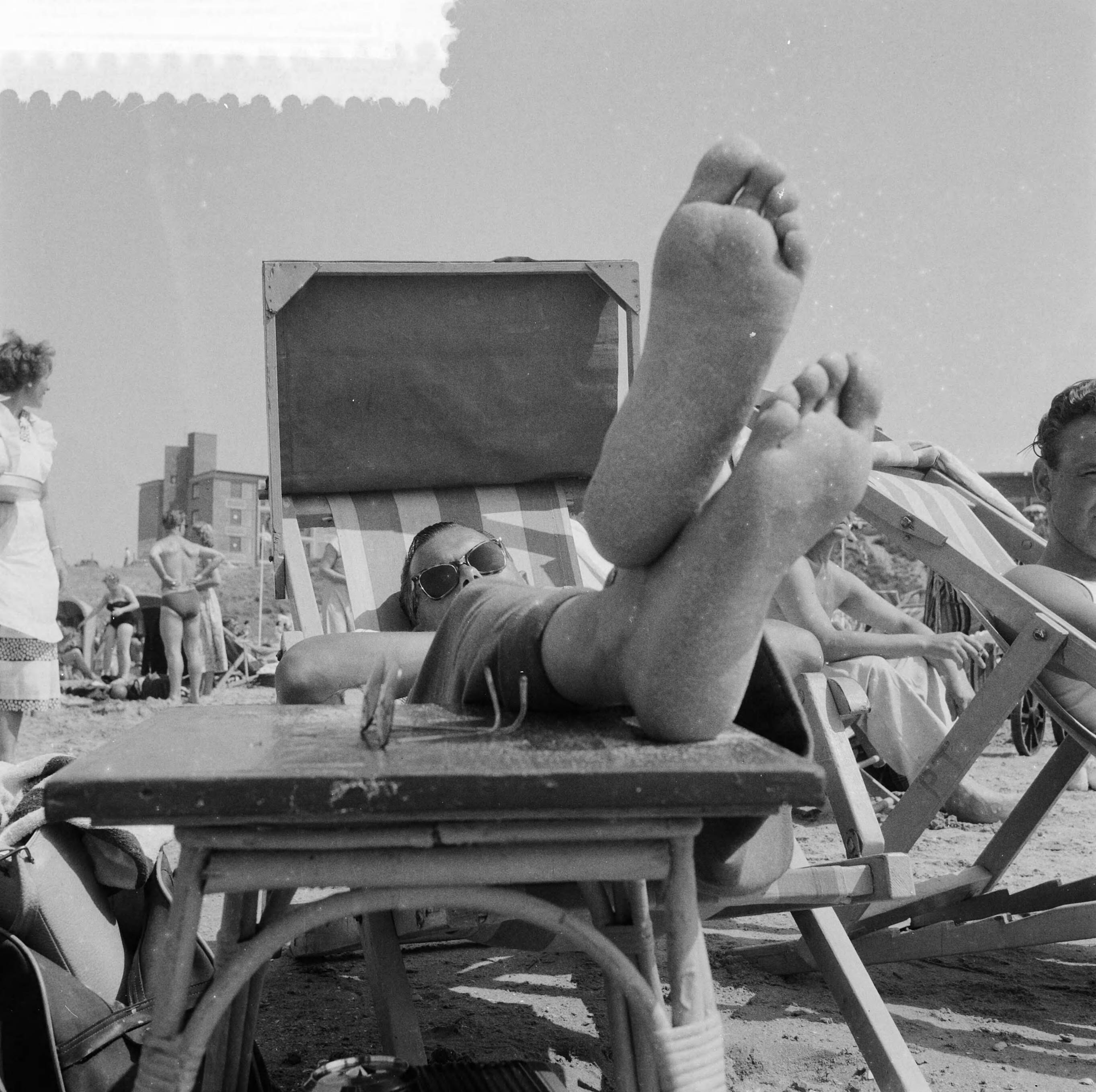 Fotocollectie Anefo — Strandleven te Zandvoort — Foto: Noske, J.D. / Anefo. Licentie: Set B: Rechtenvrij / Publiek Domein. Bron: Nationaal Archief. http://hdl.handle.net/10648/a96664b0-d0b4-102d-bcf8-003048976d84