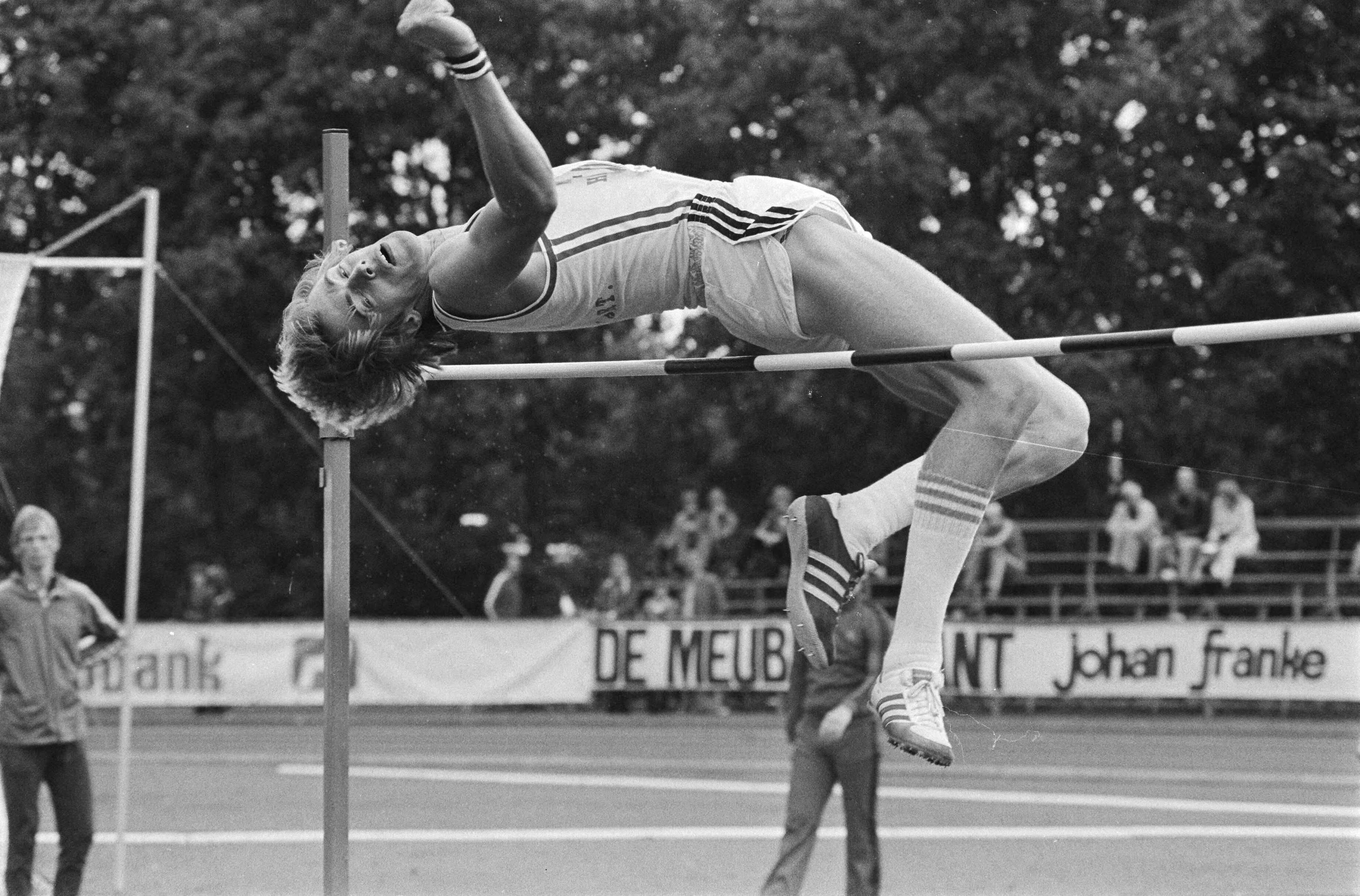 Fotocollectie Anefo — Nationale atletiekkampioenschappen Groningen; Ruud Wielart tijdens mislukte poging over 2.11 meter — Foto: Verhoeff, Bert / Anefo. Licentie: Set B: Rechtenvrij / Publiek Domein. Bron: Nationaal Archief. http://hdl.handle.net/10648/acb99d1c-d0b4-102d-bcf8-003048976d84