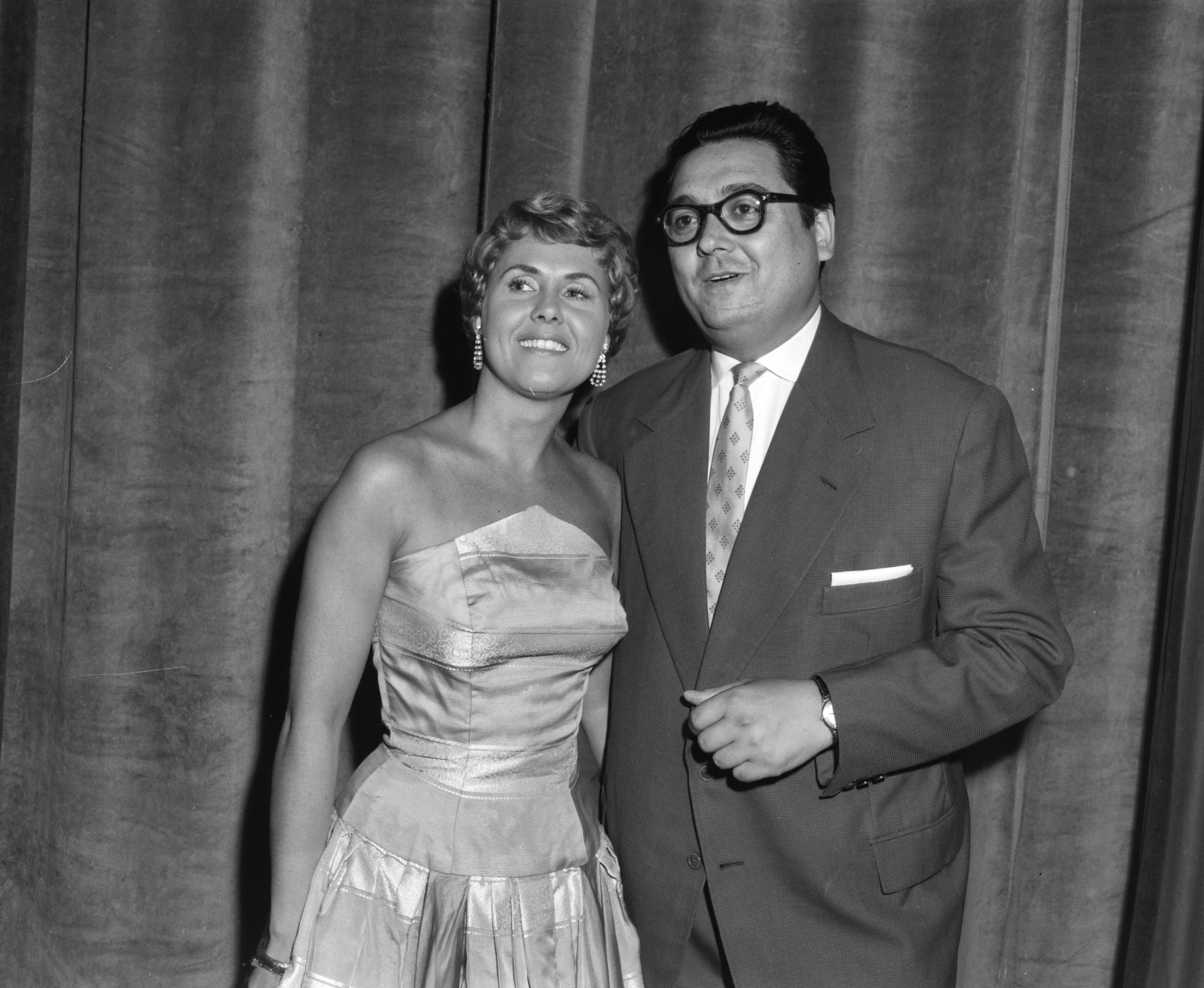 Fotocollectie Anefo — Orkest van Kurt Edelhagen treedt op in Scheveningen. Zangeres Rita Reys en Kurt Edelhagen (r) — Foto: Koch, Eric / Anefo. Licentie: Set B: Rechtenvrij / Publiek Domein. Bron: Nationaal Archief. http://hdl.handle.net/10648/a981a39c-d0b4-102d-bcf8-003048976d84