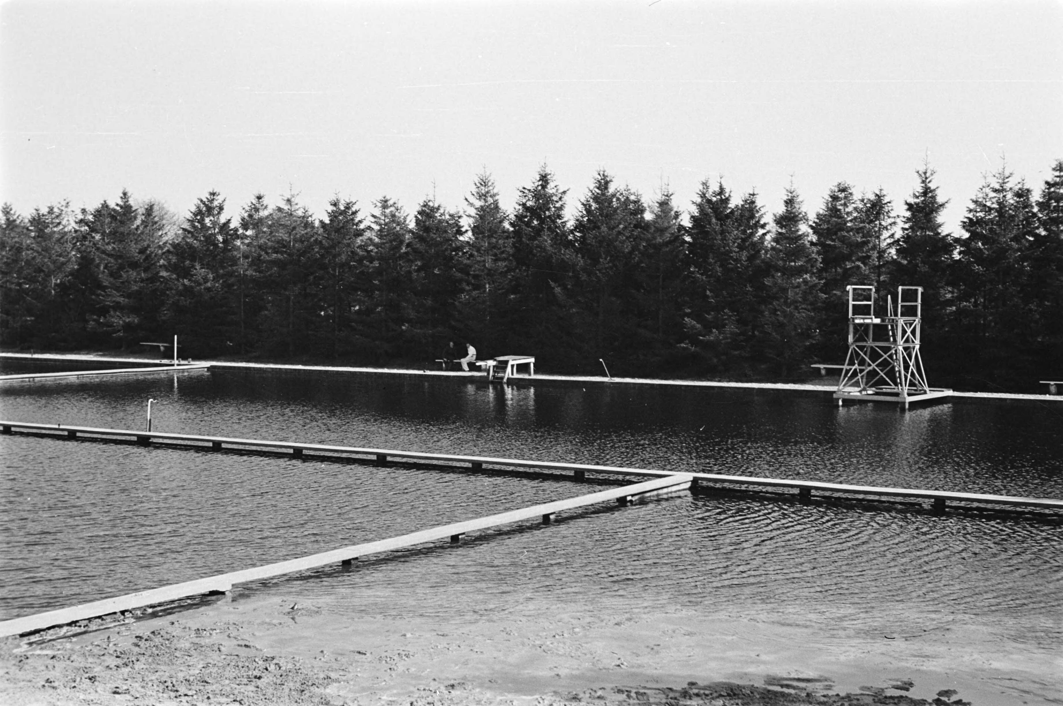 Fotocollectie Nederlandse Heidemaatschappij — Scheemda|zwembaden|Groningen — Foto: Fotograaf Onbekend / Heidemij. Licentie: Set B: Rechtenvrij / Publiek Domein. Bron: Nationaal Archief. http://hdl.handle.net/10648/ae891be0-d0b4-102d-bcf8-003048976d84