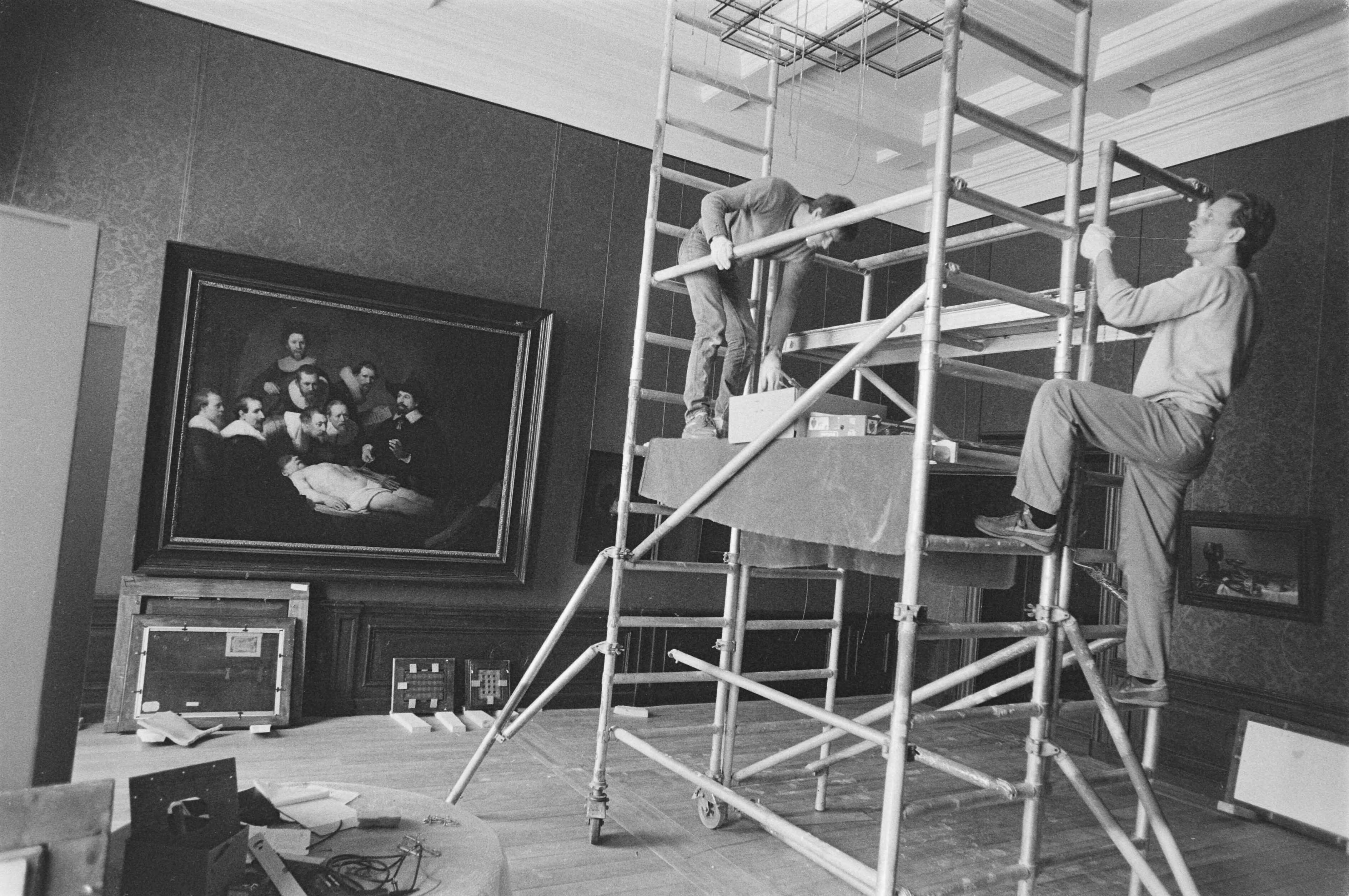 Fotocollectie Anefo — Laatste werkzaamheden aan restauratie Mauritshuis in Den Haag — Foto: Bogaerts, Rob / Anefo. Licentie: Set B: Rechtenvrij / Publiek Domein. Bron: Nationaal Archief. http://hdl.handle.net/10648/ad60b372-d0b4-102d-bcf8-003048976d84