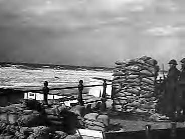 Fotocollectie Anefo / Londen — Nederlandse militairen op wacht bij het strand van Scheveningen — Foto: Black Star. Licentie: Set B: Rechtenvrij / Publiek Domein. Bron: Nationaal Archief. http://hdl.handle.net/10648/ad83b386-d0b4-102d-bcf8-003048976d84