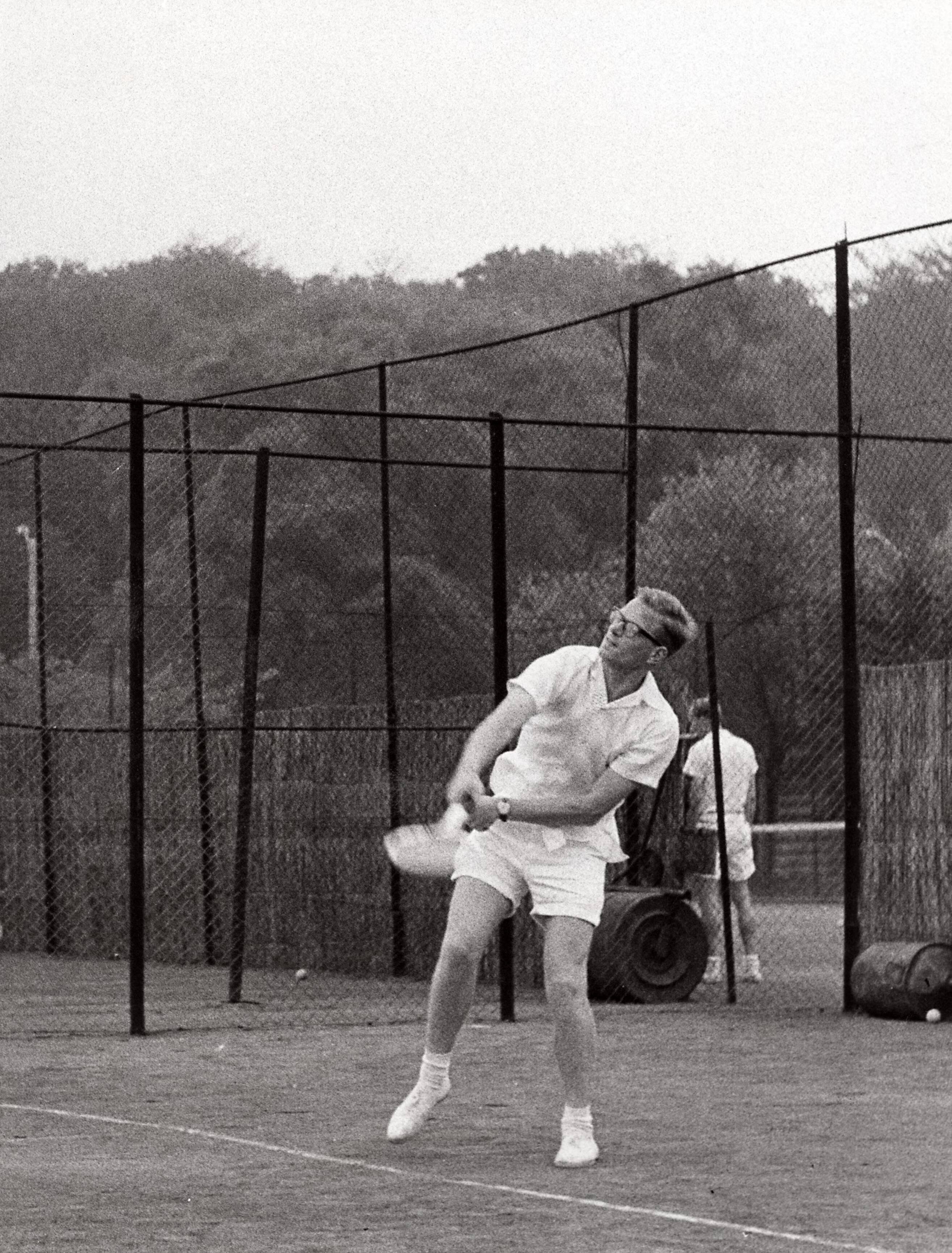 Sportactiviteiten personeel Drukkerij N.V. De Spaarnestad / Tennis — Serie: Spaarnestad personeel Tennis. Tennistoernooi 1961, J. Sibbing — Foto: Hilterman, H. / Spaarnestad / Spaarnestad Photo (05887). Licentie: Set B: Rechtenvrij / Publiek Domein. Bron: Nationaal Archief. http://hdl.handle.net/10648/35429da6-3ee0-a382-e063-6df0900a6686