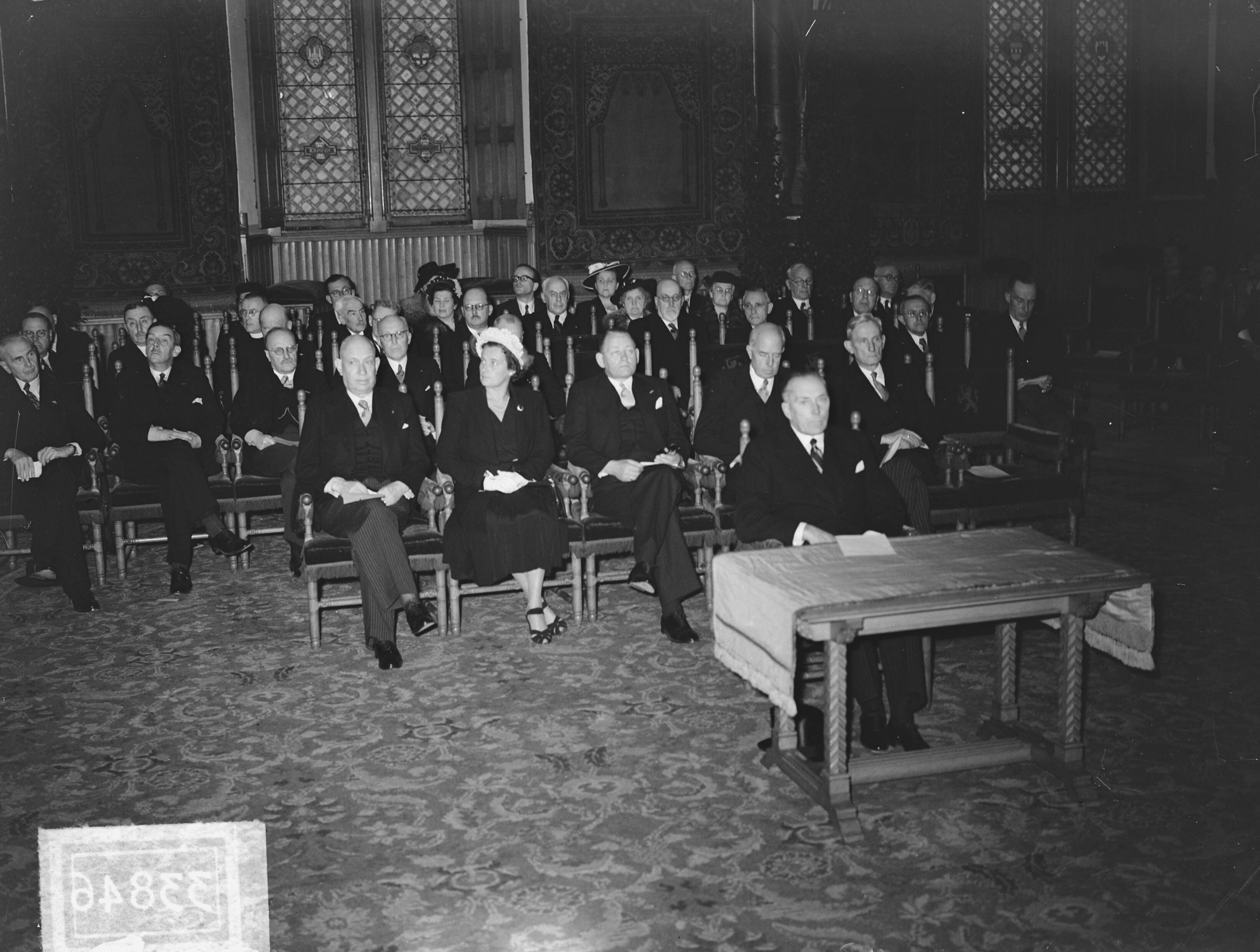 Fotocollectie Anefo — Herdenking Eerste Vredesbijeenkomst te Den Haag in Ridderzaal — Foto: Winterbergen, Rolf / Anefo. Licentie: Set B: Rechtenvrij / Publiek Domein. Bron: Nationaal Archief. http://hdl.handle.net/10648/a8c7f320-d0b4-102d-bcf8-003048976d84