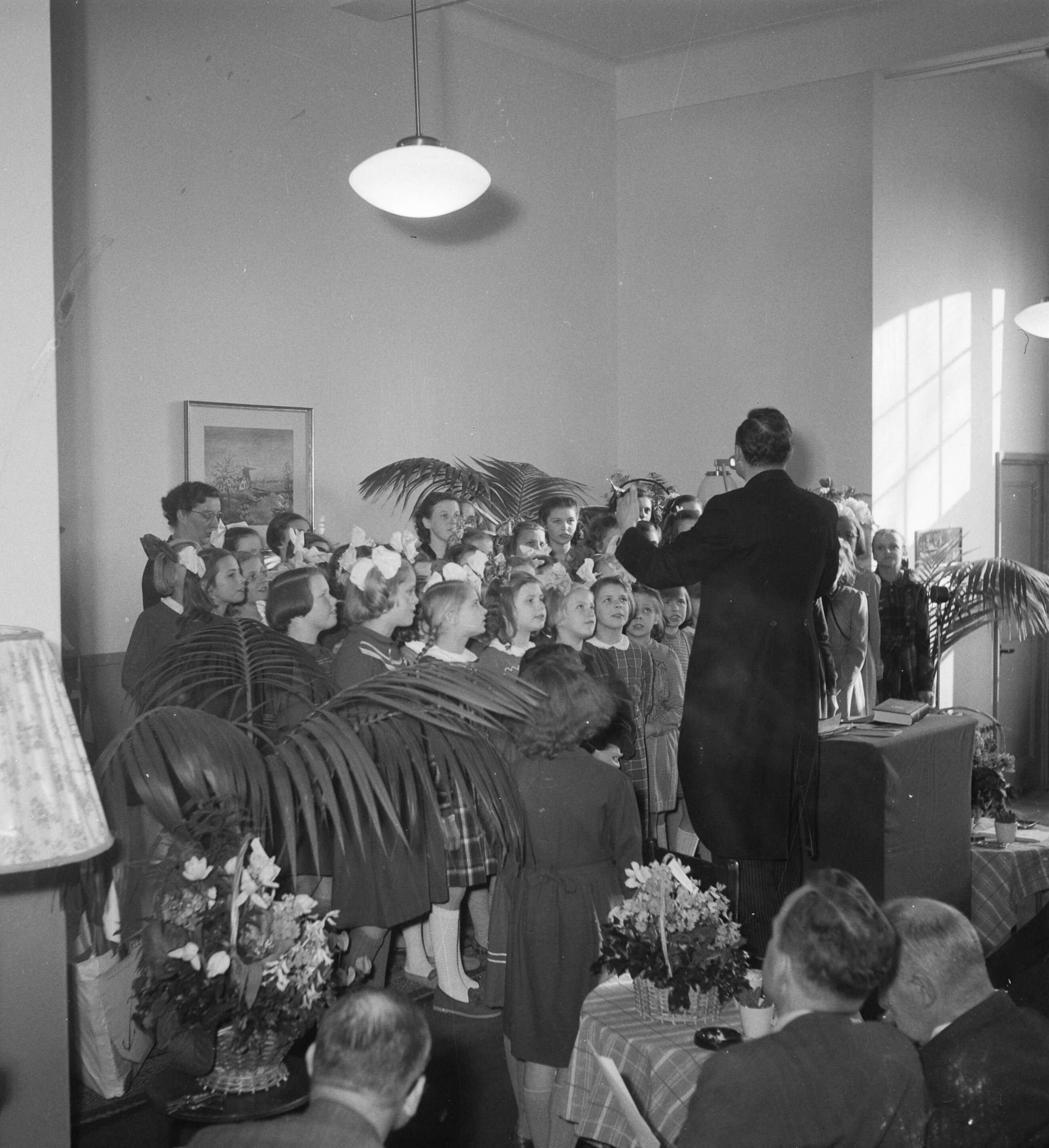 Fotocollectie Anefo — Opening Prins Hendrikschool te Vreeswijk — Foto: Noske, J.D. / Anefo. Licentie: Set B: Rechtenvrij / Publiek Domein. Bron: Nationaal Archief. http://hdl.handle.net/10648/a8f5e168-d0b4-102d-bcf8-003048976d84
