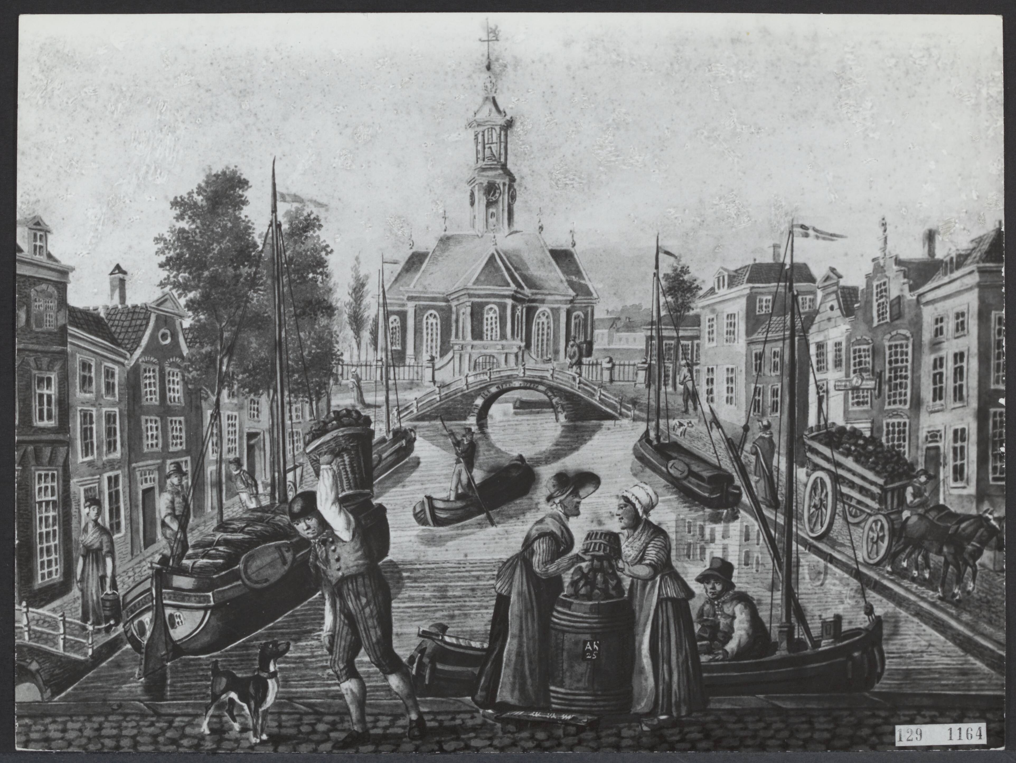 Fotocollectie Rijksvoorlichtingsdienst Eigen — Den Haag. Turfmarkt met binnenvaartschepen met turf die gelost worden. Op de achtergrond de Nieuwe Kerk aan het Spui. Gekleurde tekening begin 19de eeuw — Foto: Fotodienst Gemeente Den Haag. Licentie: Set B: Rechtenvrij / Publiek Domein. Bron: Nationaal Archief. http://hdl.handle.net/10648/af48dc96-d0b4-102d-bcf8-003048976d84