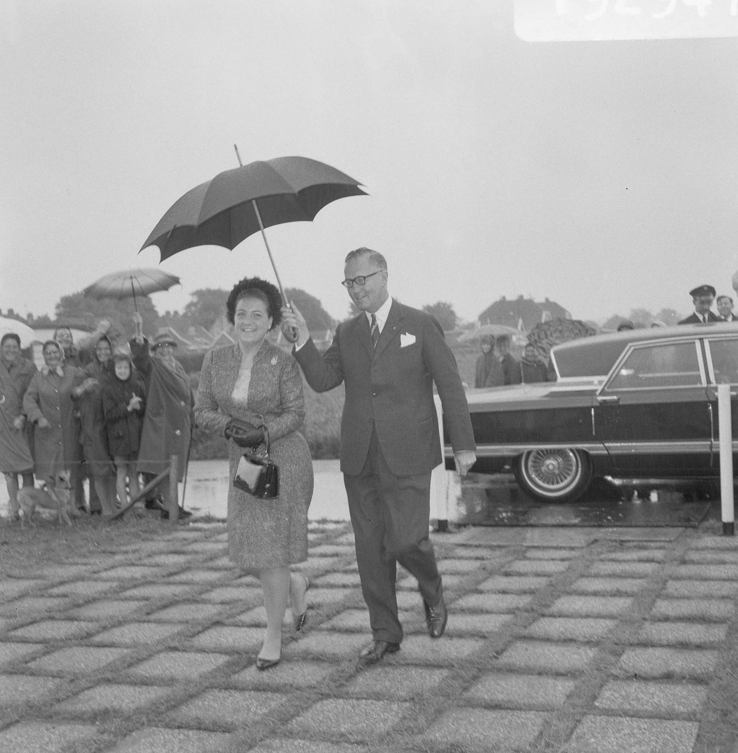 Fotocollectie Anefo — Prinses Margriet opende LTS te Soest, prinses Margriet bij aankomst — Foto: Kroon, Ron / Anefo. Licentie: Set B: Rechtenvrij / Publiek Domein. Bron: Nationaal Archief. http://hdl.handle.net/10648/aaf0550c-d0b4-102d-bcf8-003048976d84