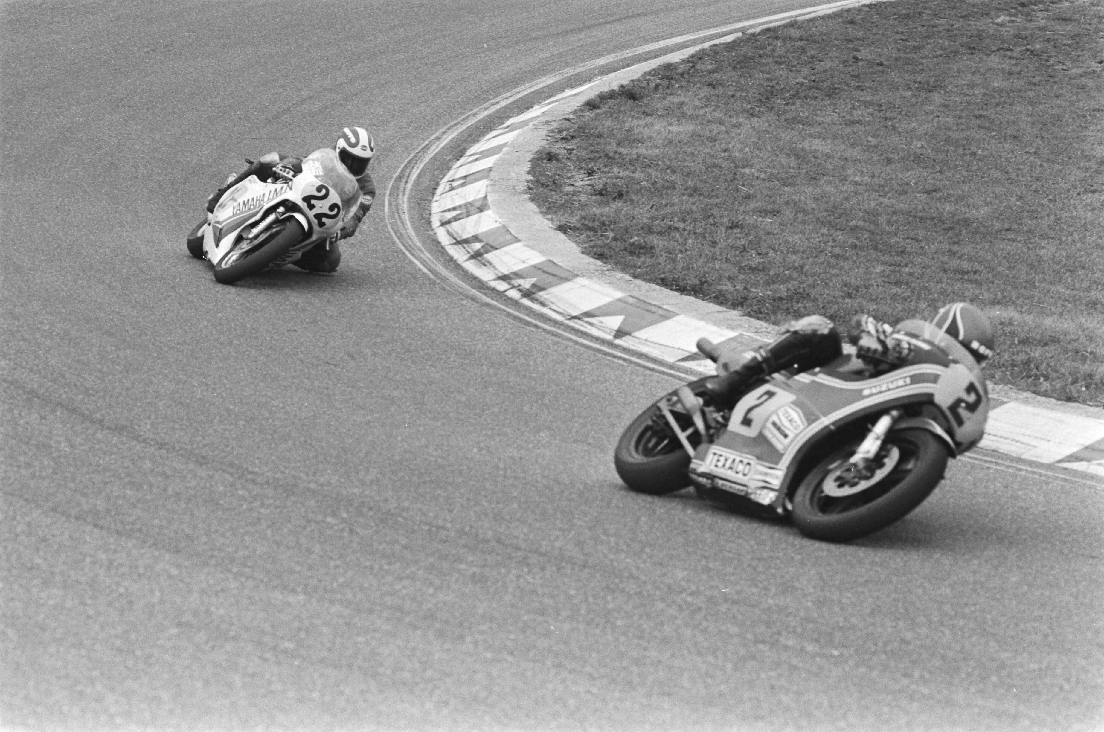 Internationale Olof-races 1980 in Zandvoort — Randy Mamola) (2) gevolgd door Jack Middelburg (22) — Foto: Antonisse, Marcel / Anefo. Licentie: Set B: Rechtenvrij / Publiek Domein. Bron: Nationaal Archief. http://hdl.handle.net/10648/ace7cce6-d0b4-102d-bcf8-003048976d84