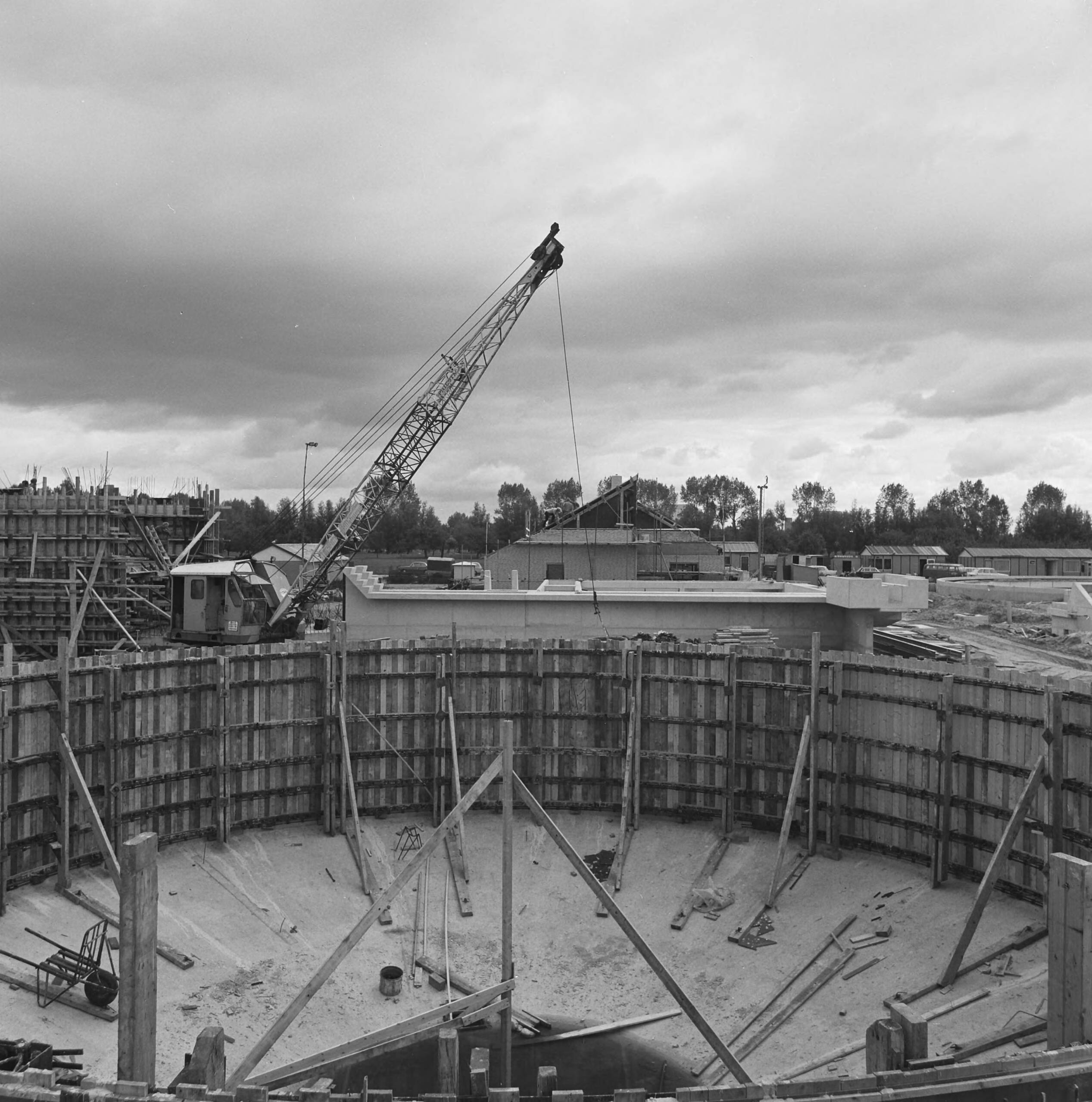 Fotocollectie Nederlandse Heidemaatschappij — Waterzuiverings-installatie te Woerden — Foto: Fotograaf Onbekend / Heidemij. Licentie: Set B: Rechtenvrij / Publiek Domein. Bron: Nationaal Archief. http://hdl.handle.net/10648/ae8267f0-d0b4-102d-bcf8-003048976d84