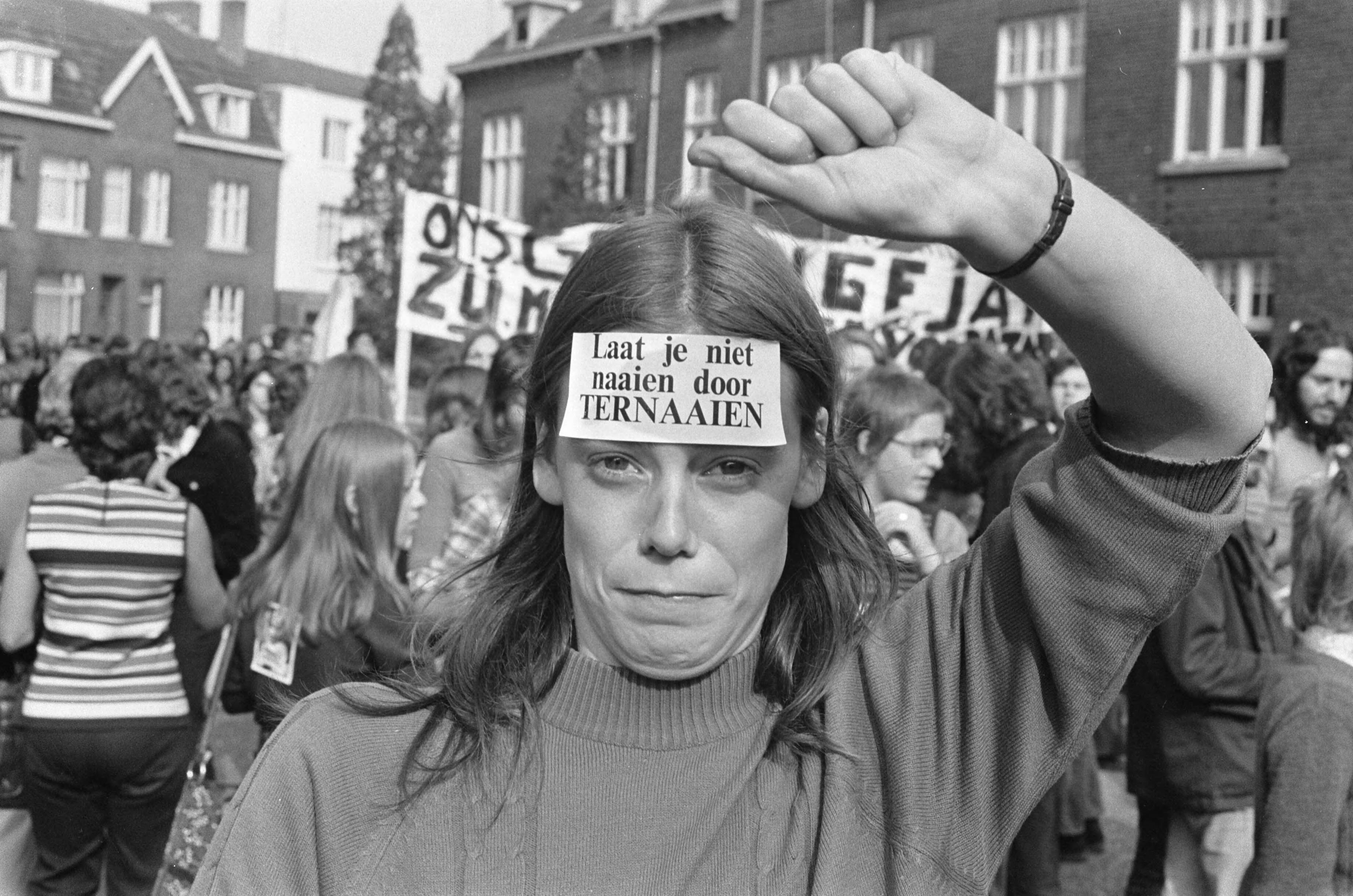 Fotocollectie Anefo — Demonstratie in Maastricht tegen de bouw van olieraffinaderij in het Belgische Ternaaien — Foto: Punt, W. / Anefo. Licentie: Set B: Rechtenvrij / Publiek Domein. Bron: Nationaal Archief. http://hdl.handle.net/10648/ac38c1ba-d0b4-102d-bcf8-003048976d84